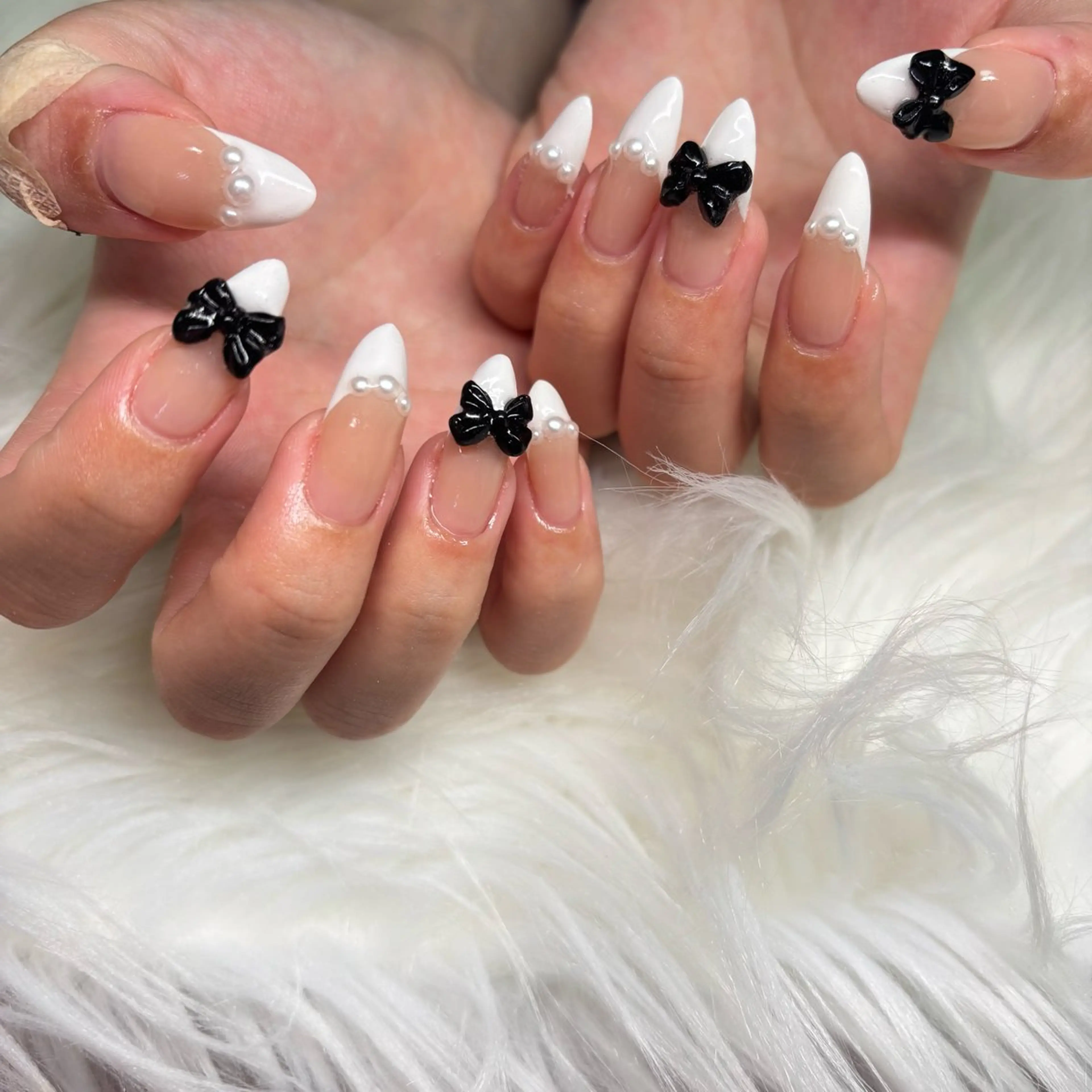 ネイル フレンチネイル リボン ハンドネイル RE💟N.NAIL ラテン系お姉さんのネイルデザイン