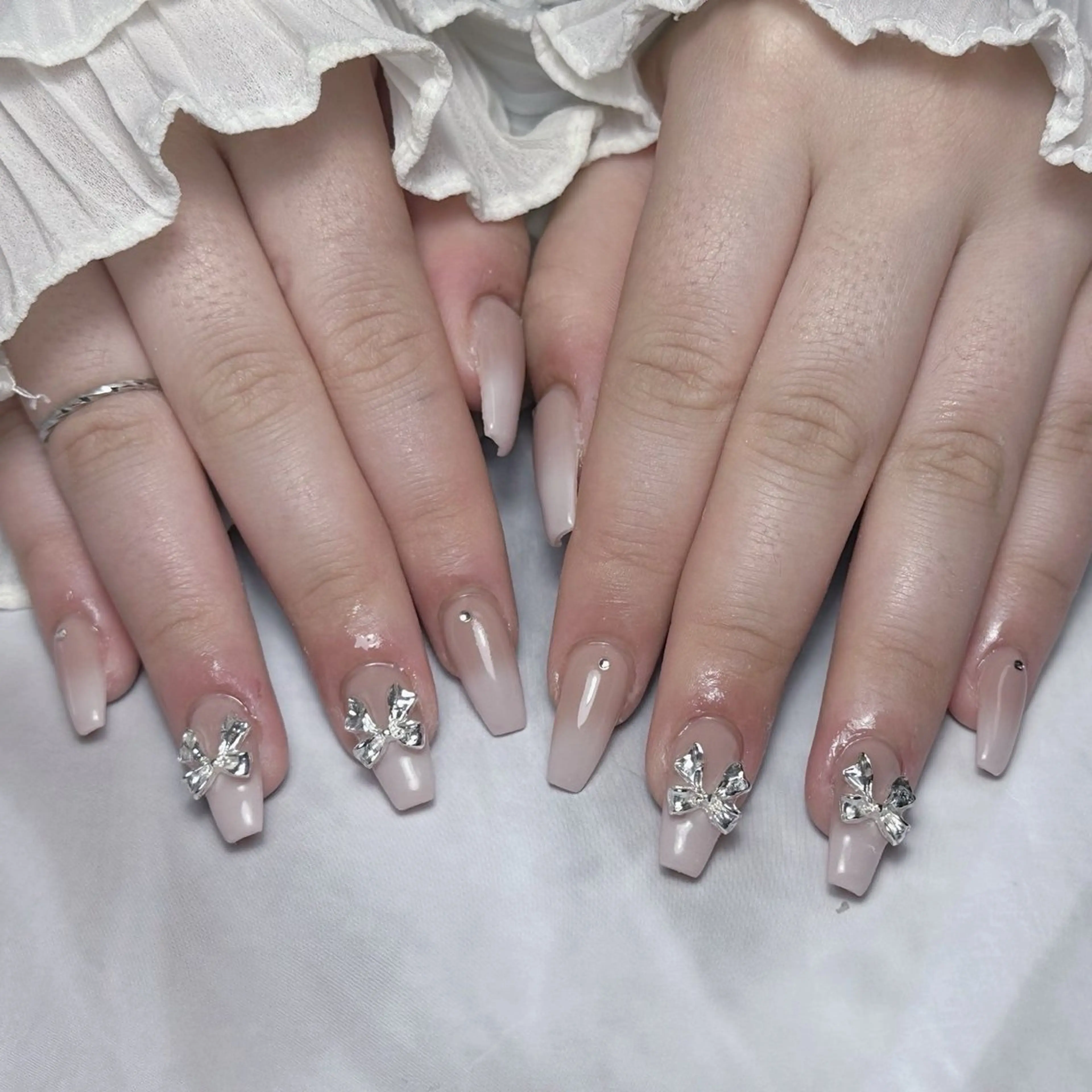 ネイル ハンドネイル ☁️Yun nail KiKi☁️のネイルデザイン