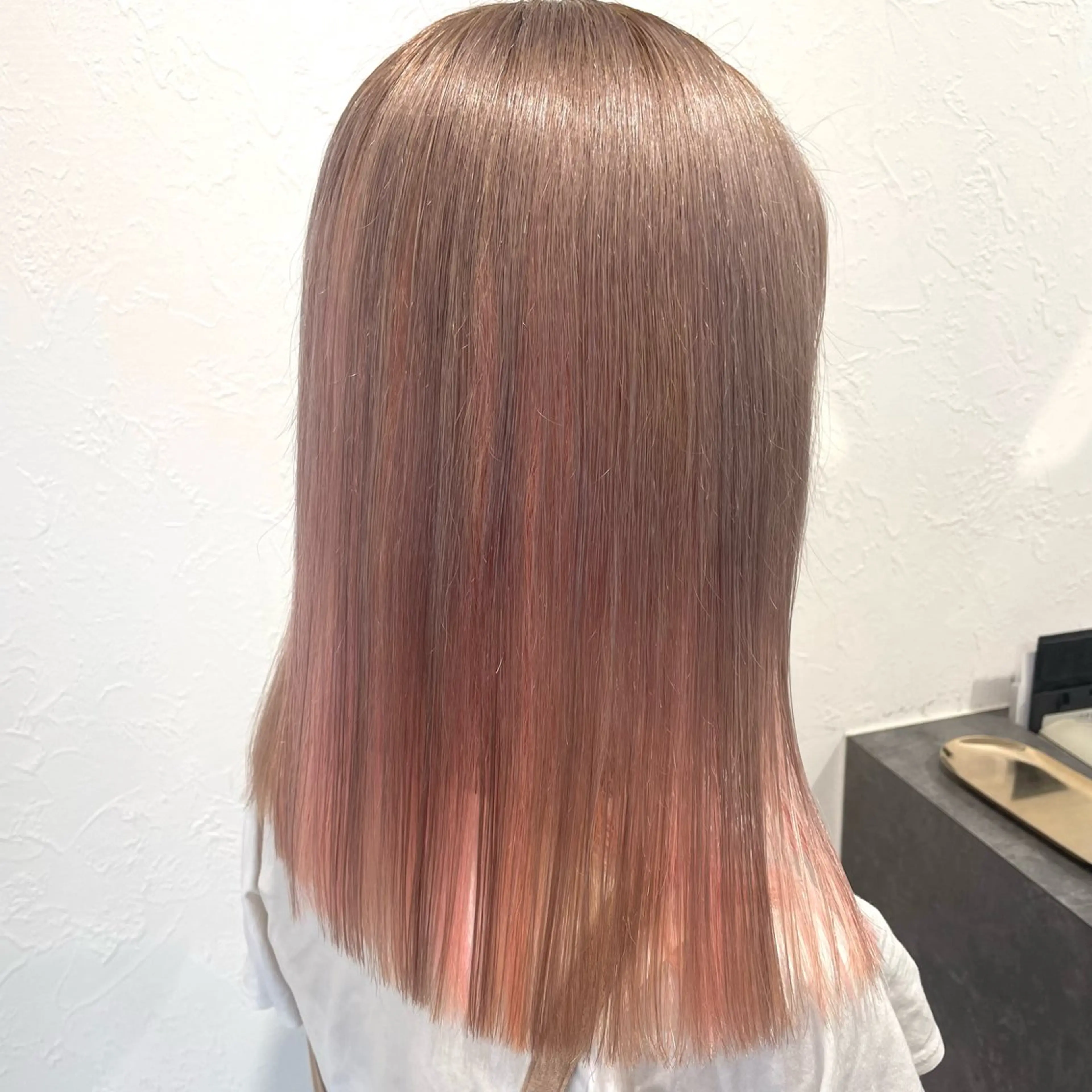 セミロング カラー ハイトーンカラー インナーカラー 縮毛矯正/暗めカラー AYANO 💗🪽のヘアスタイル