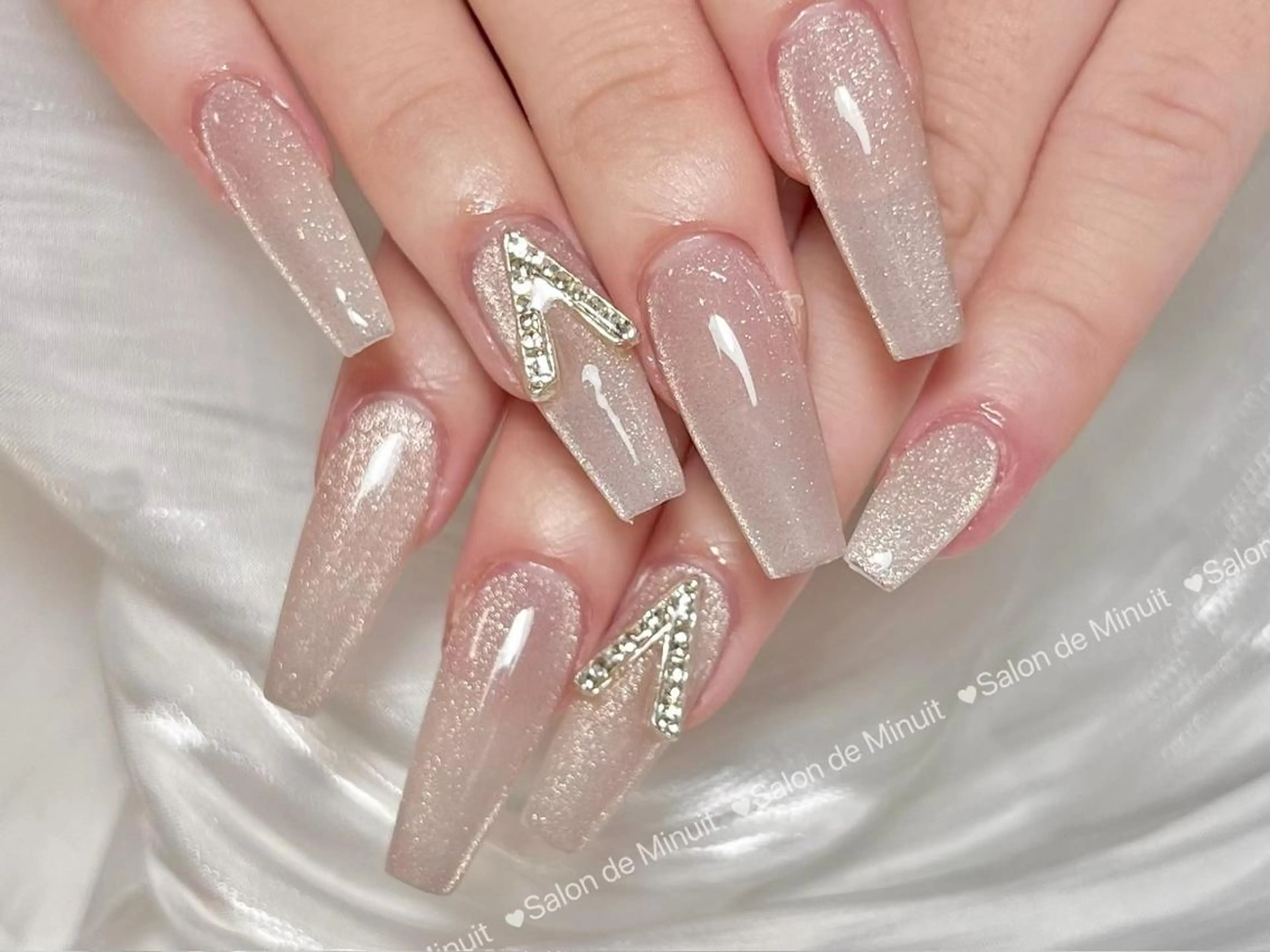 ネイル Salon de Minuit🦩のネイルデザイン