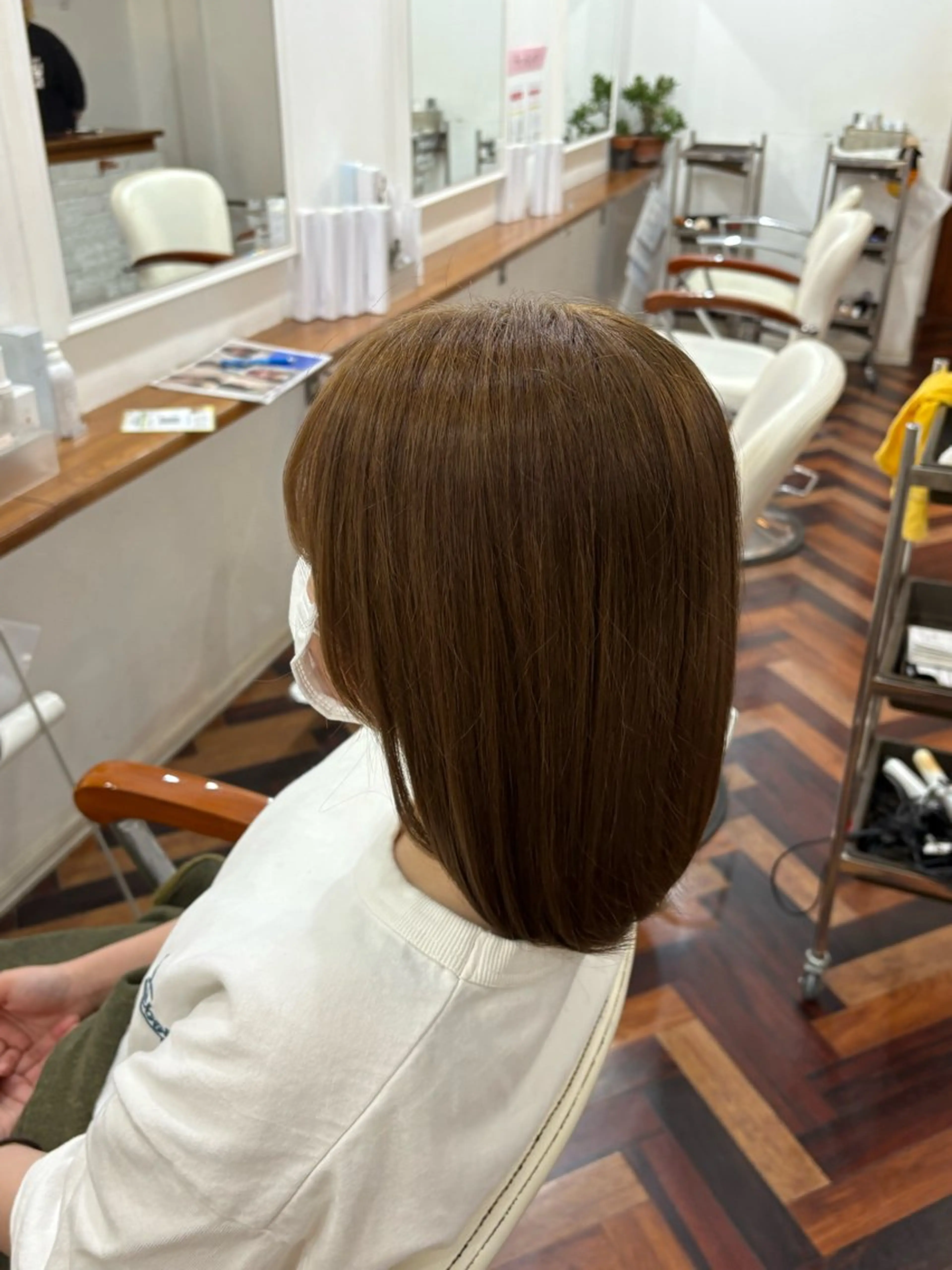 ミディアム ミルクティーブラウン ヘアカラー ヘアアンドメイクアップmopa所属・mopa yuiのヘアスタイル