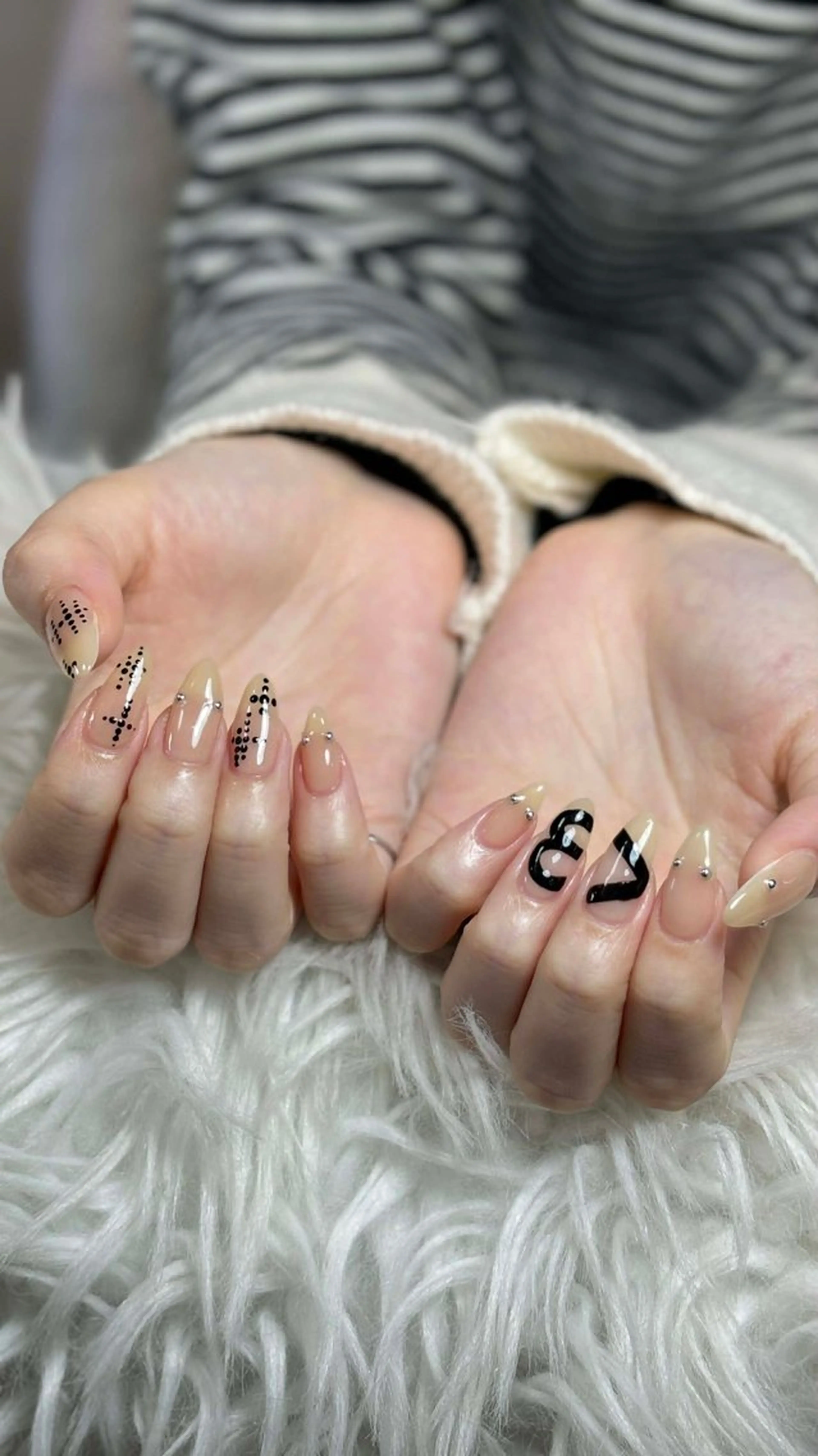 ネイル オーロラネイル ボルドー ブラウン 氷ネイル・うるうるネイル キラキラネイル ハンドネイル Julli ジュリのネイルデザイン