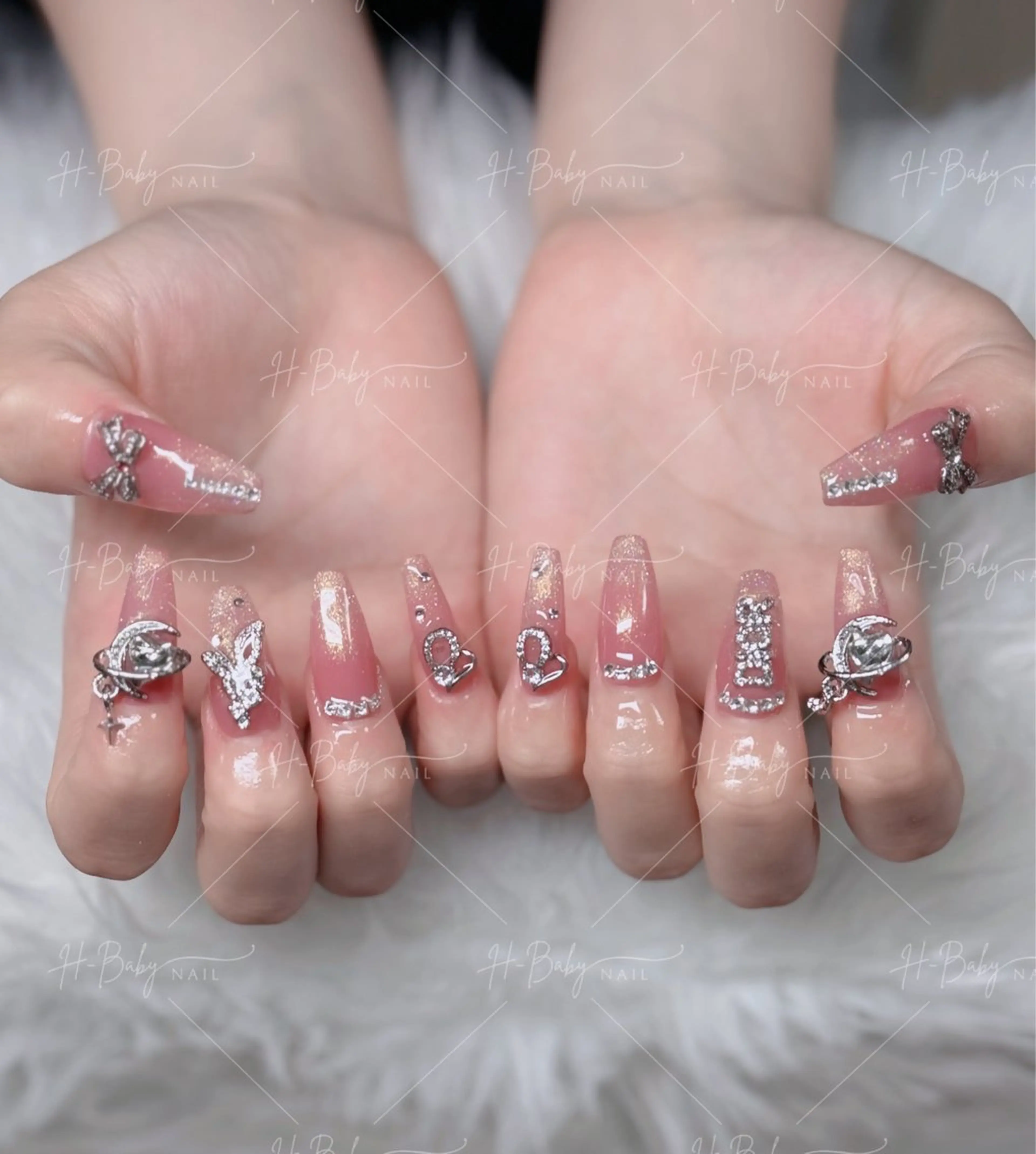 ネイル フレンチネイル ジェルネイル ガラスフレンチ ハロウィン ハート ハンドネイル H.baby Nail Salonのネイルデザイン