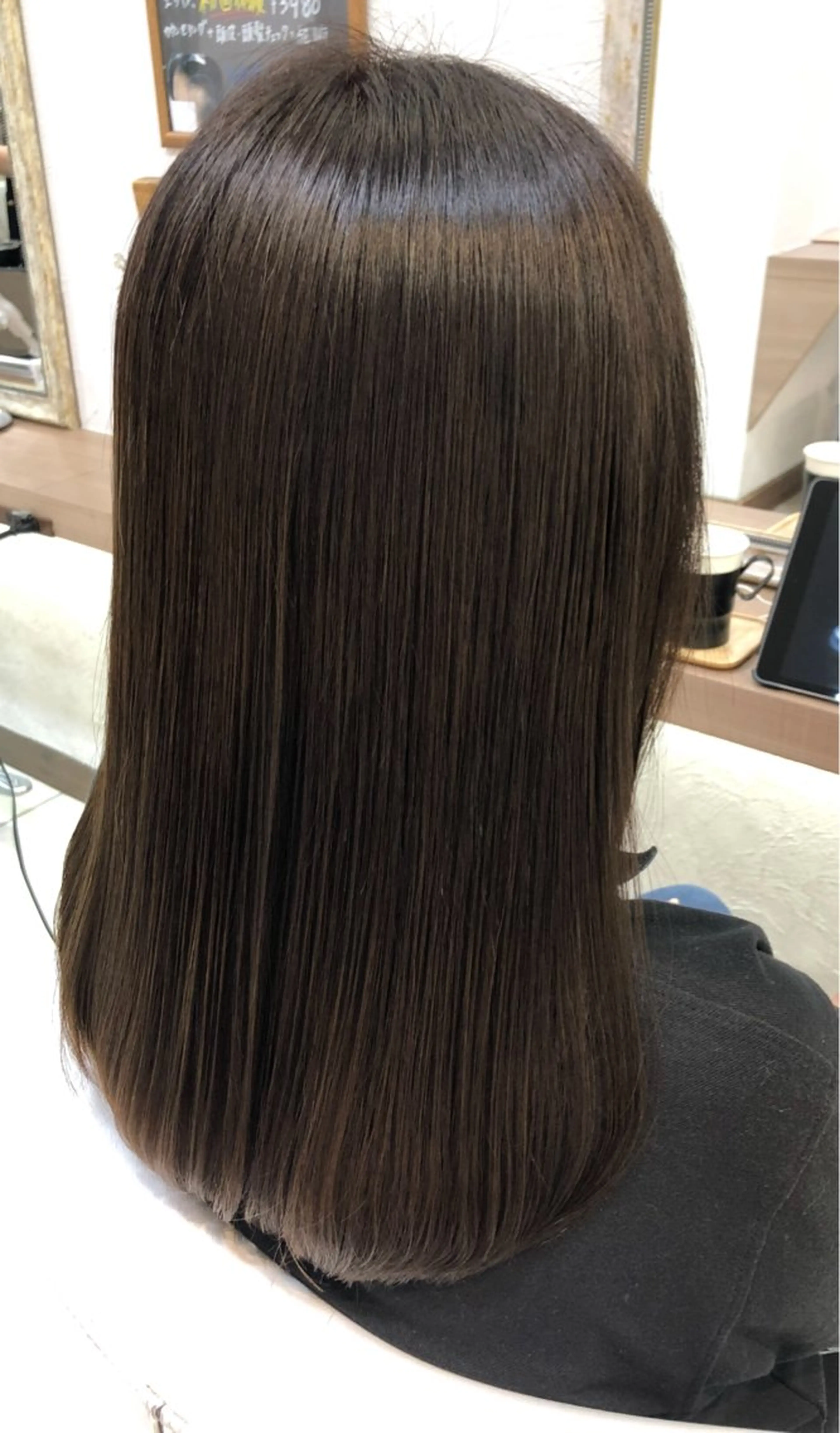 セミロング カラー ヘアカラー トリートメント 艶質改善/縮毛矯正 ササキナツミのヘアスタイル