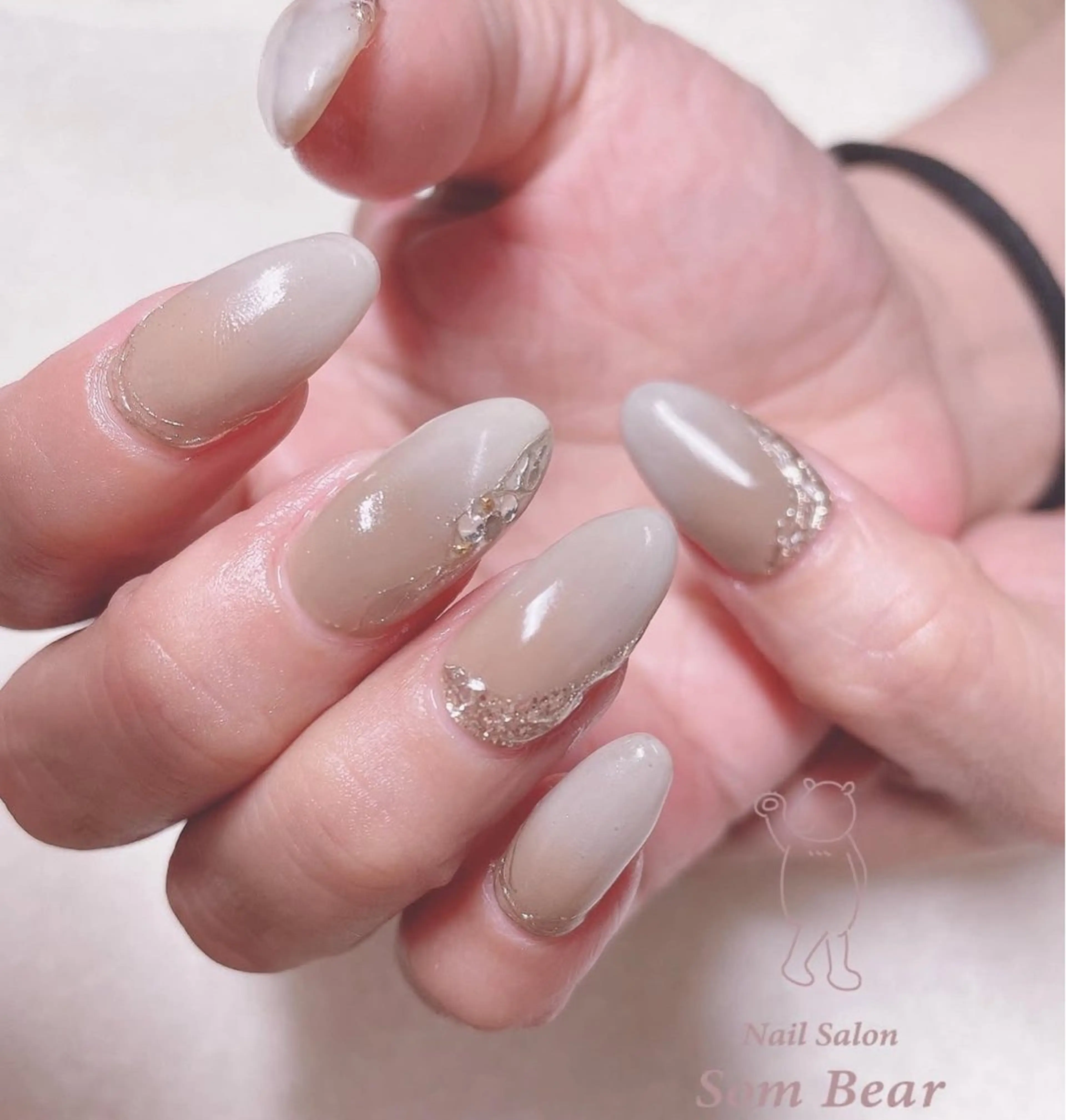 ネイル アートネイル ジェルネイル グラデーション ミラーネイル ニュアンスネイル ハンドネイル Som Bear所属・nail salon Som Bear🧸のネイルデザイン