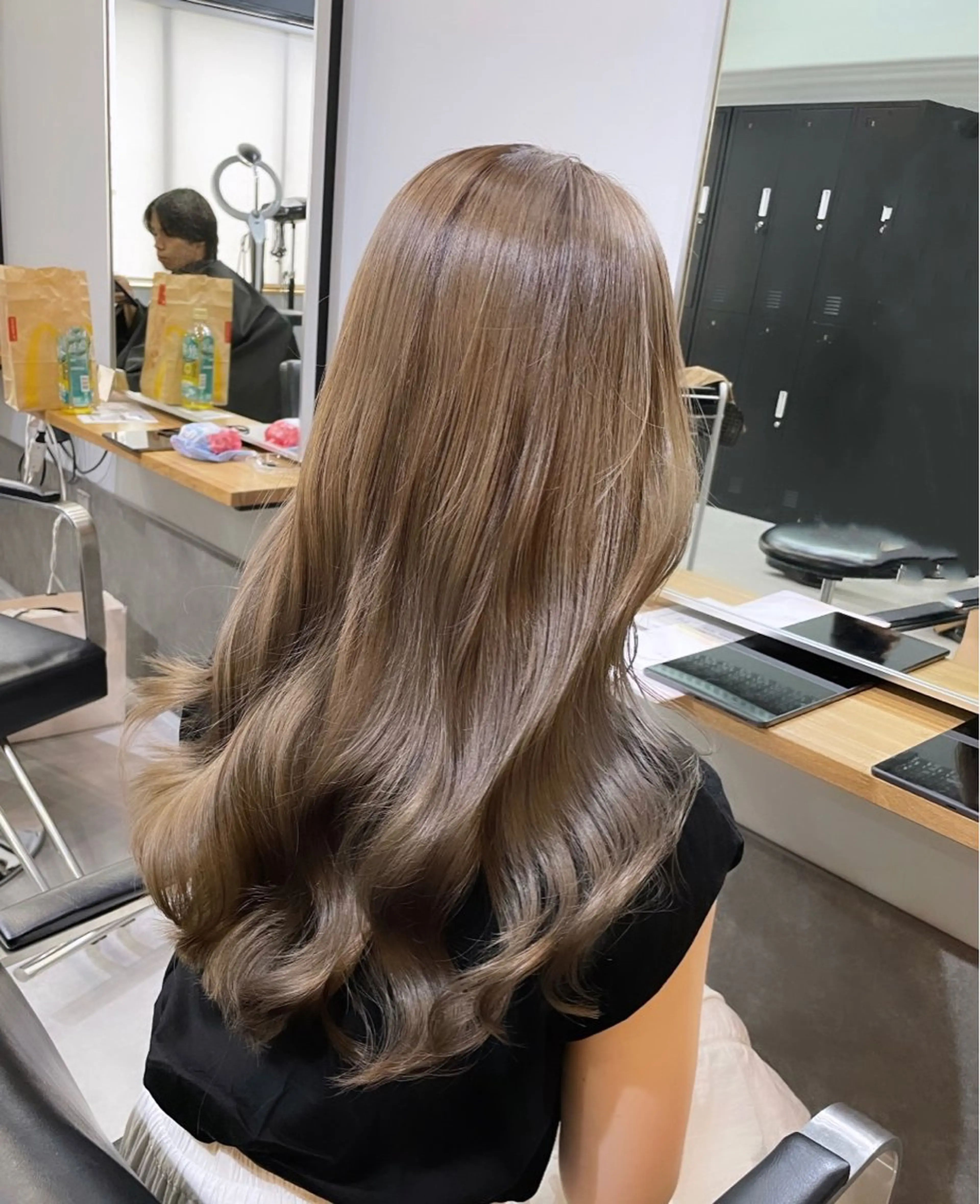 ロング カラー ヘアカラー ミルクティーベージュ ❤︎レイヤー　MIAのヘアスタイル