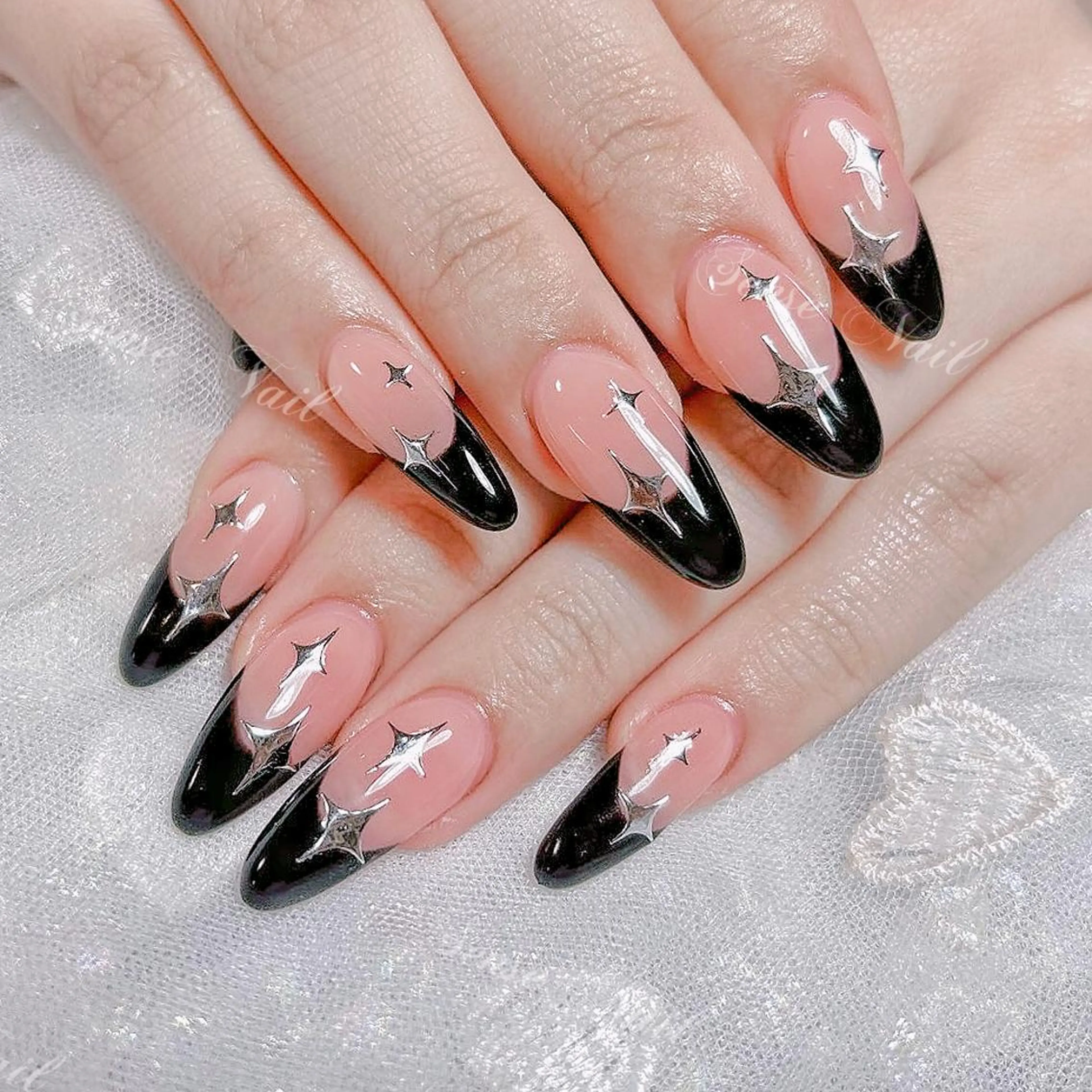 ネイル Queening 🦋のネイルデザイン