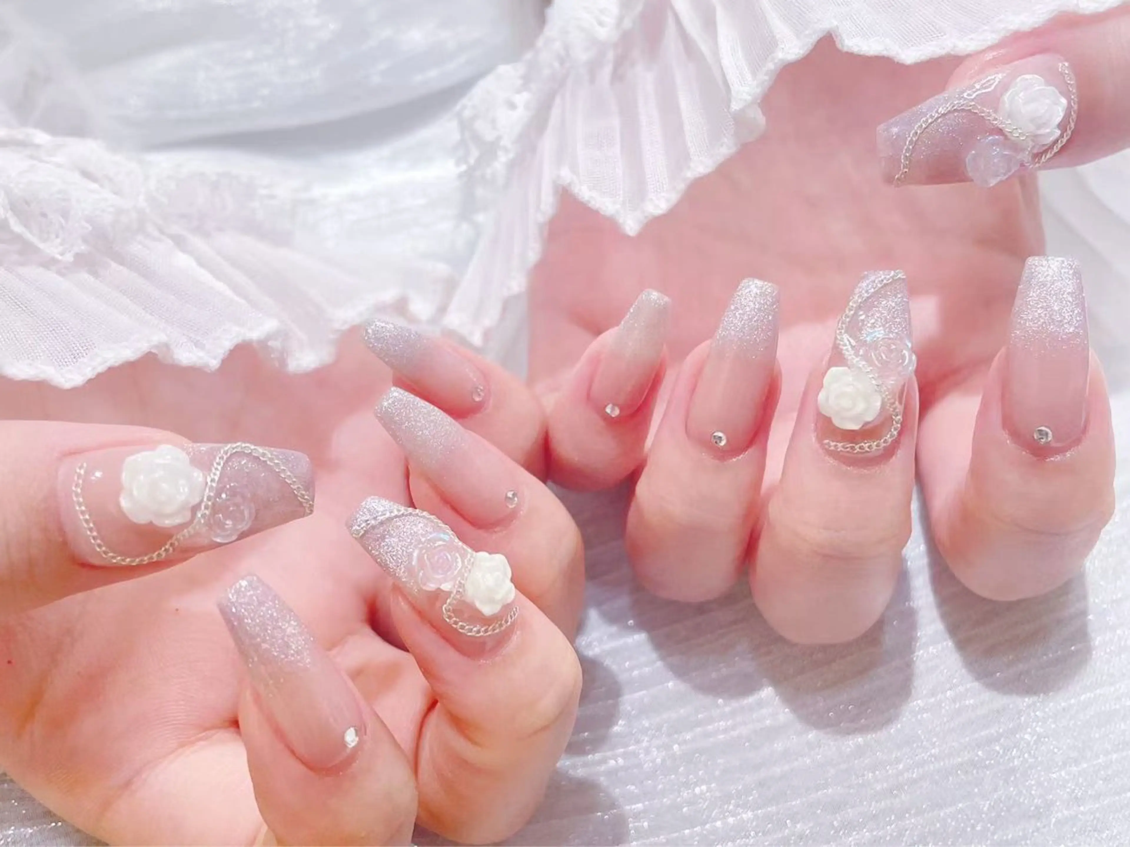 ネイル チークネイル 長さ出し フラワーネイル フレンチネイル ガーリー ハンドネイル ハンドケア Sun Nail 池袋のエステ・リラクイメージ
