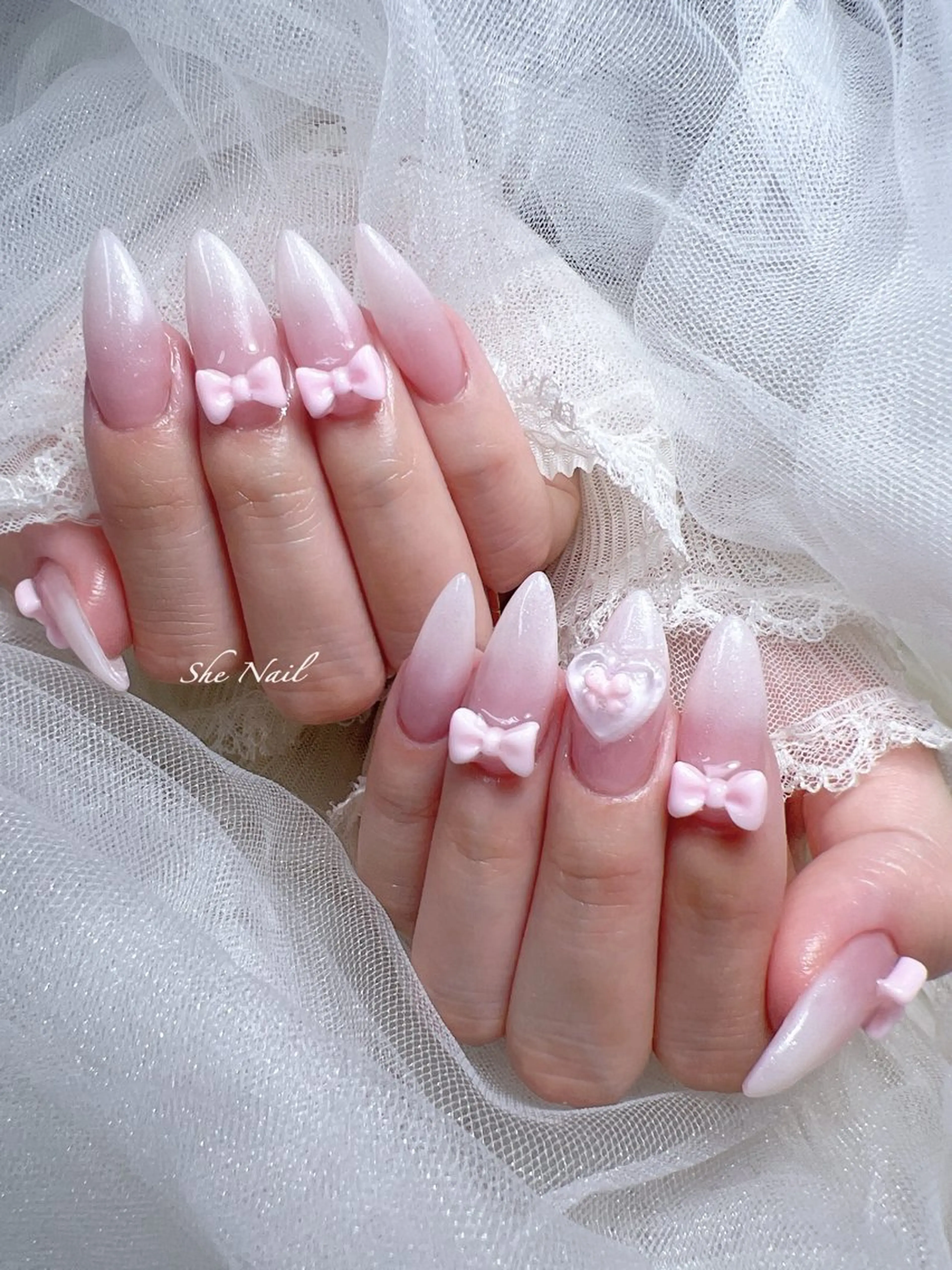 ネイル チークネイル ドット 長さ出し グラデーション マグネットネイル ハンドネイル She   Nail所属・ISA_ BELLAのネイルデザイン