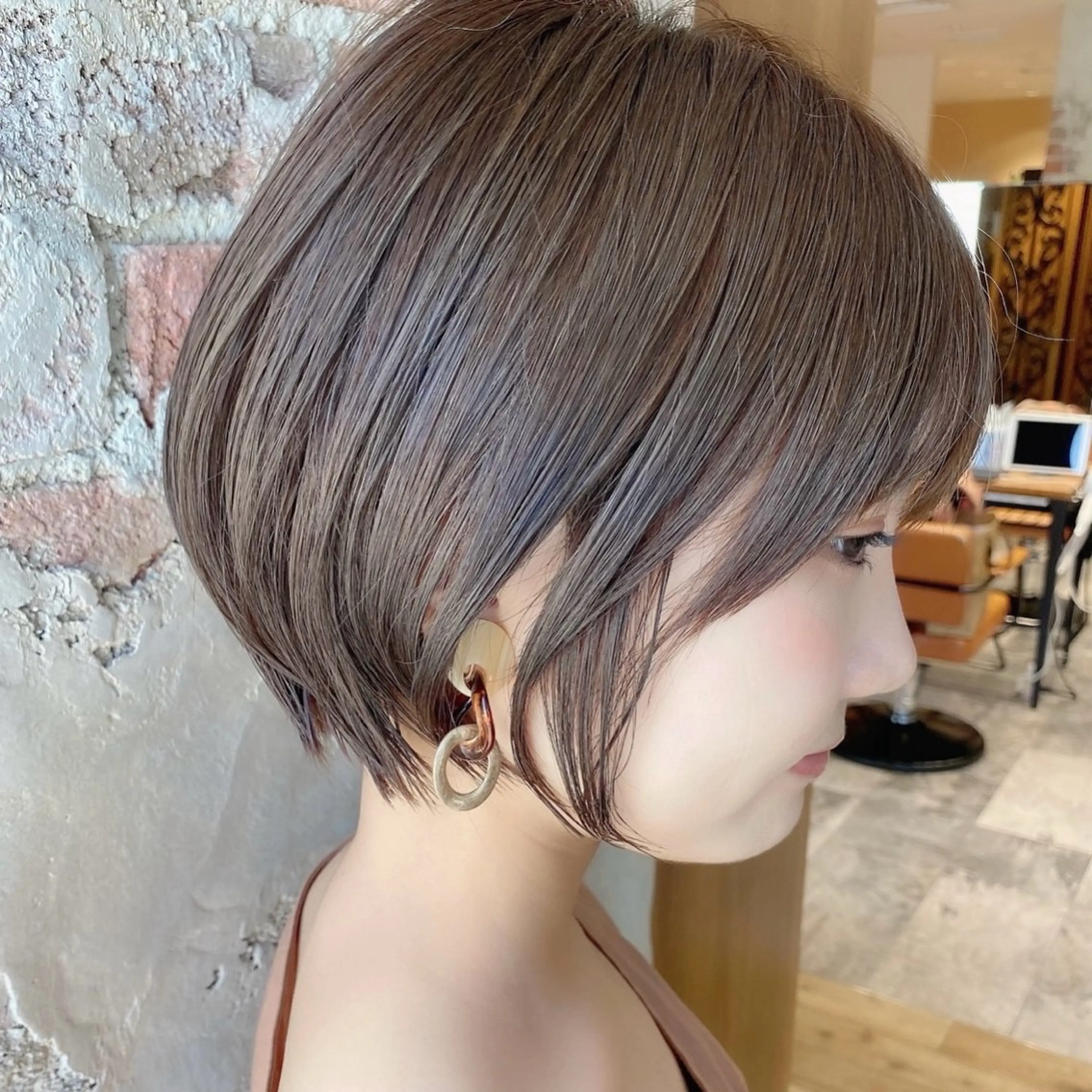 ショート カラー カット ヘアカラー トリートメント 💍新宿ショート 💍岩田莉奈のヘアスタイル