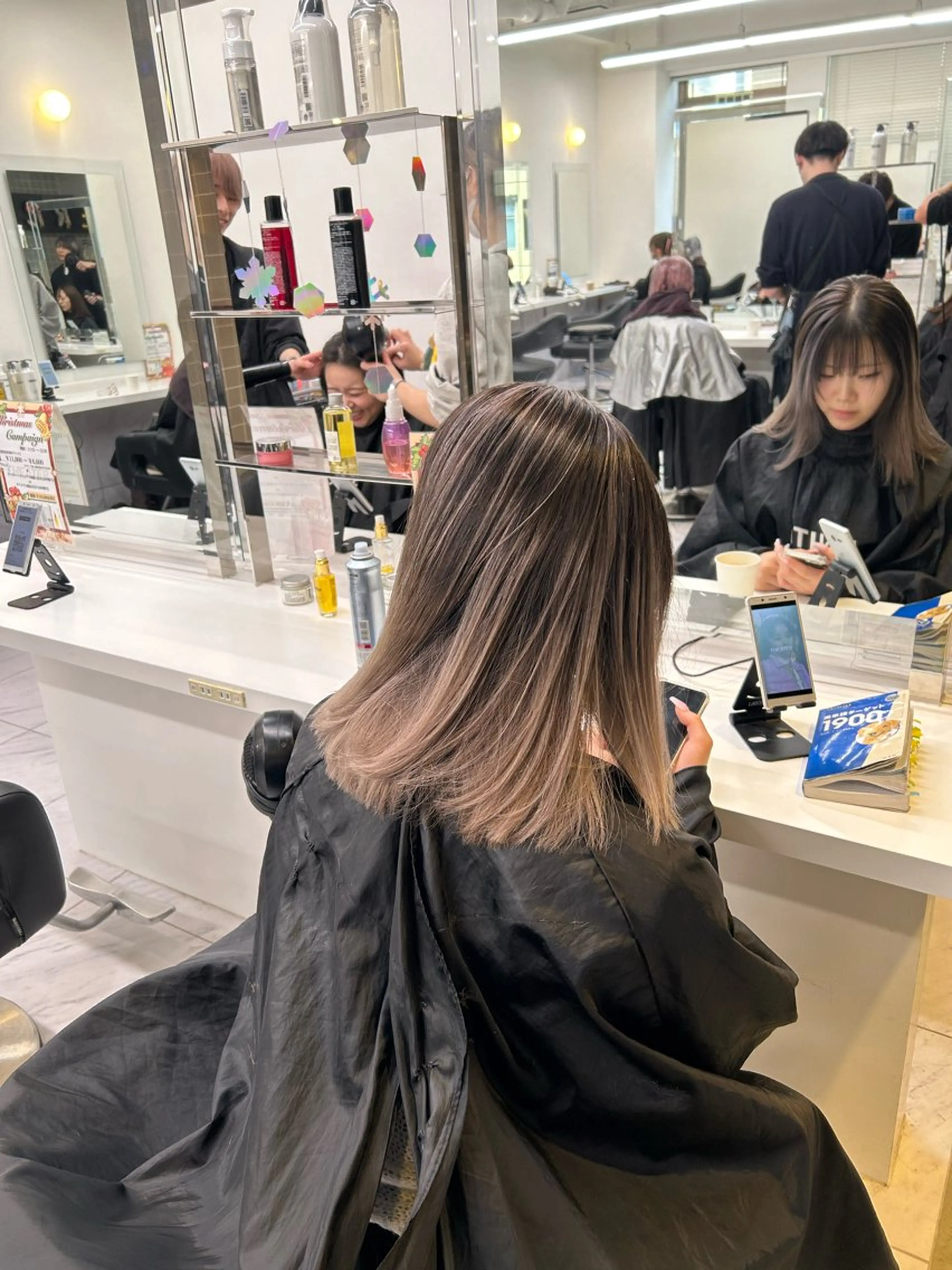 セミロング カラー ヘアカラー 韓国ヘア暗髪 ダブルカラーメンズ可のヘアスタイル