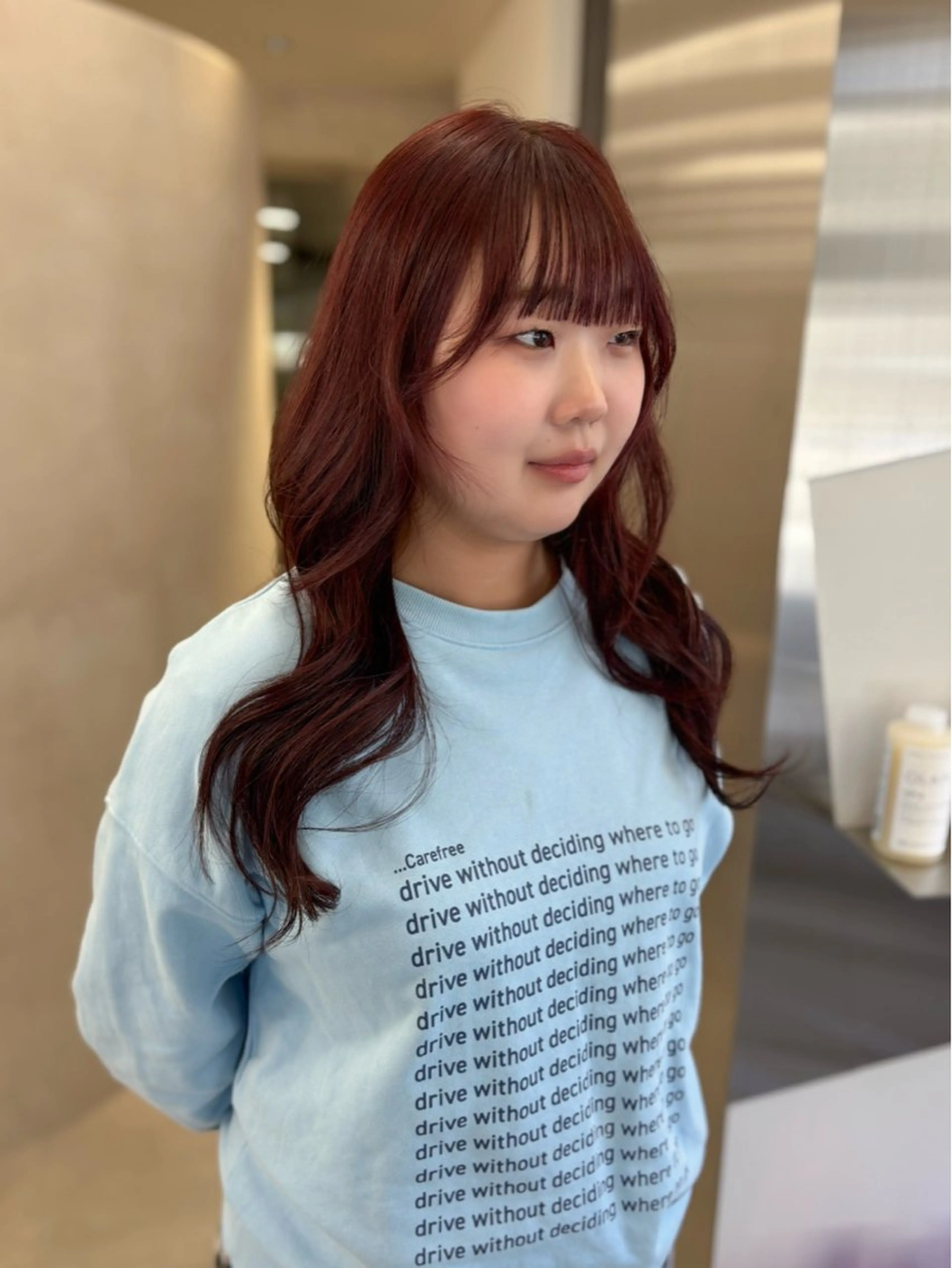 セミロング ヘアカラー LILi リリのヘアスタイル