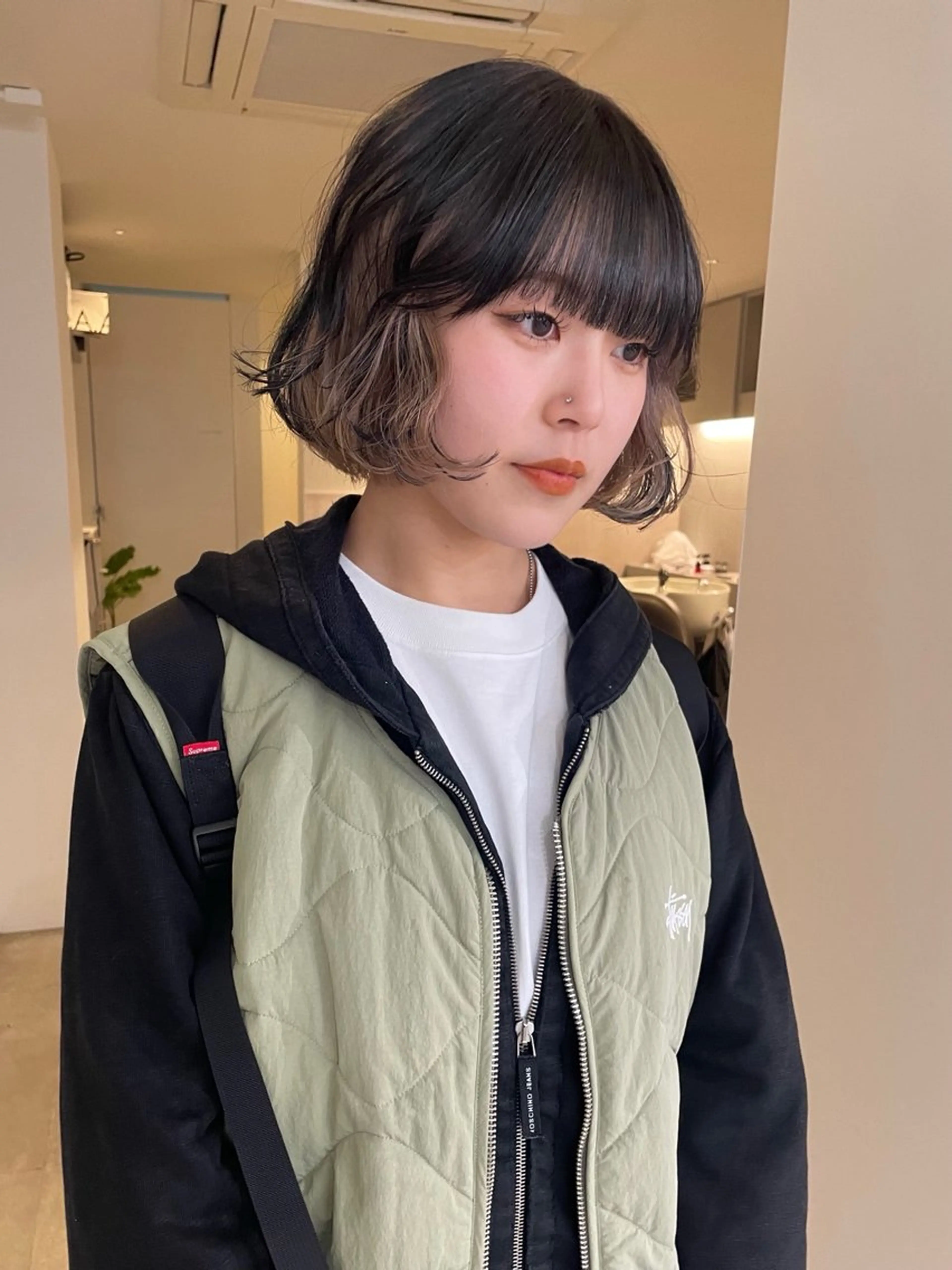 ショート カラー 切りっぱなしボブ ボブレイヤー 黒髪 ブリーチ ケアブリーチ カット ヘアカラー トリートメント MIU/ルーツカラー ボブ/顔周りレイヤーのヘアスタイル