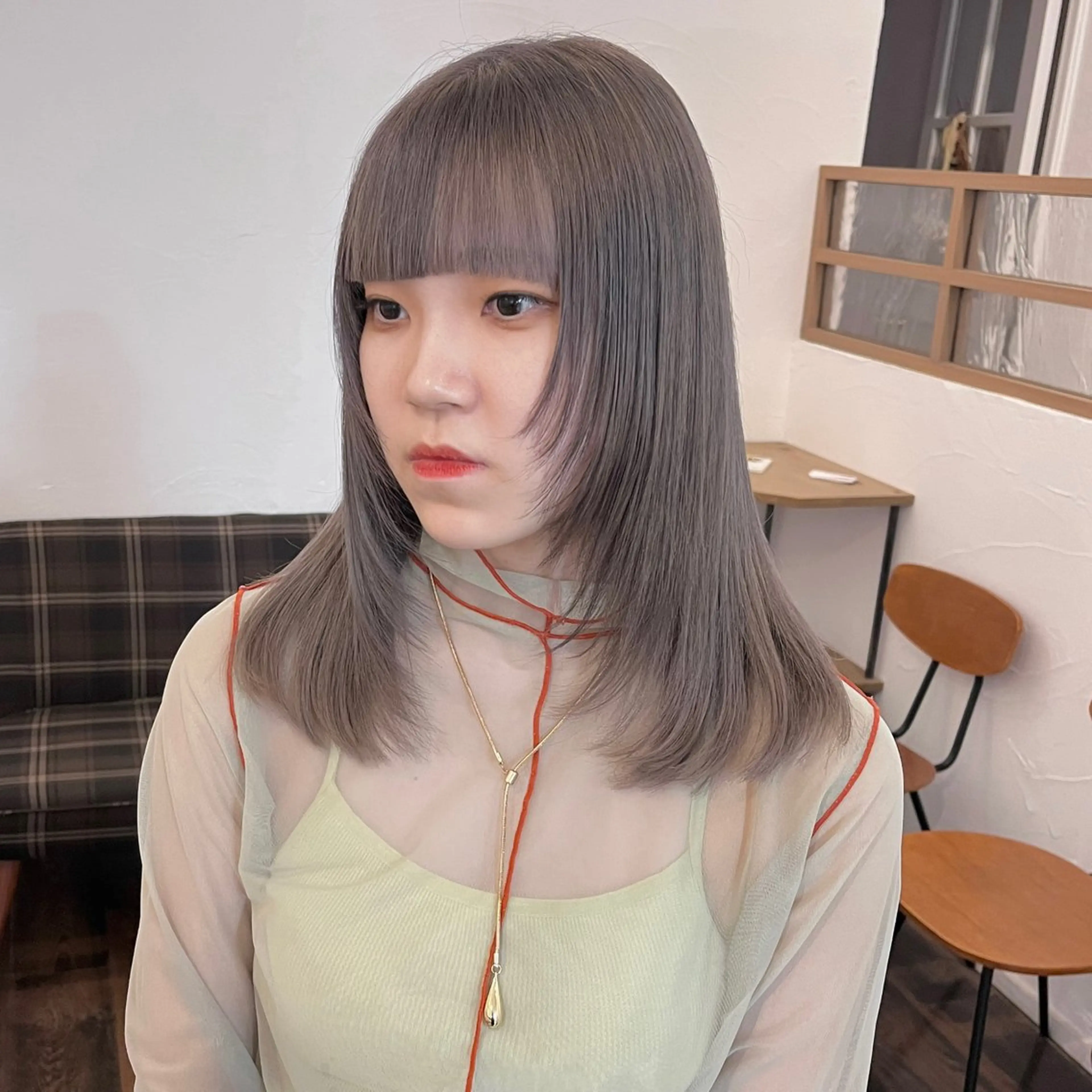 ミディアム カラー 透明感カラー グレージュ レイヤーカット 伊藤ゆかり/髪質改善 /透明感カラーのヘアスタイル