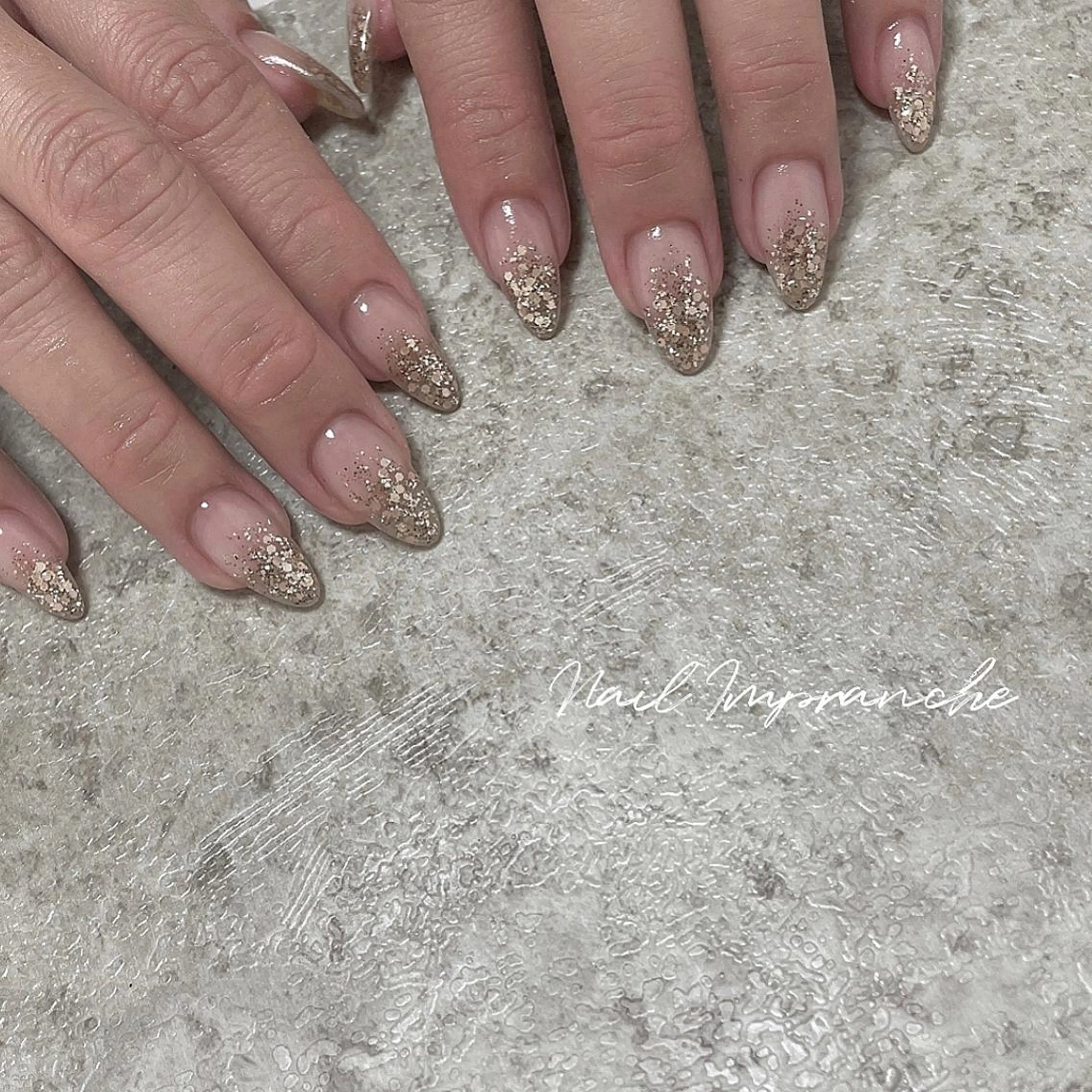 カラー ヘアアレンジ ネイル マツエク・マツパ グラデーションカラー グラデーション ラメ(グリッター) ラメグラデーション ハンドネイル 松井 亜由美のネイルデザイン