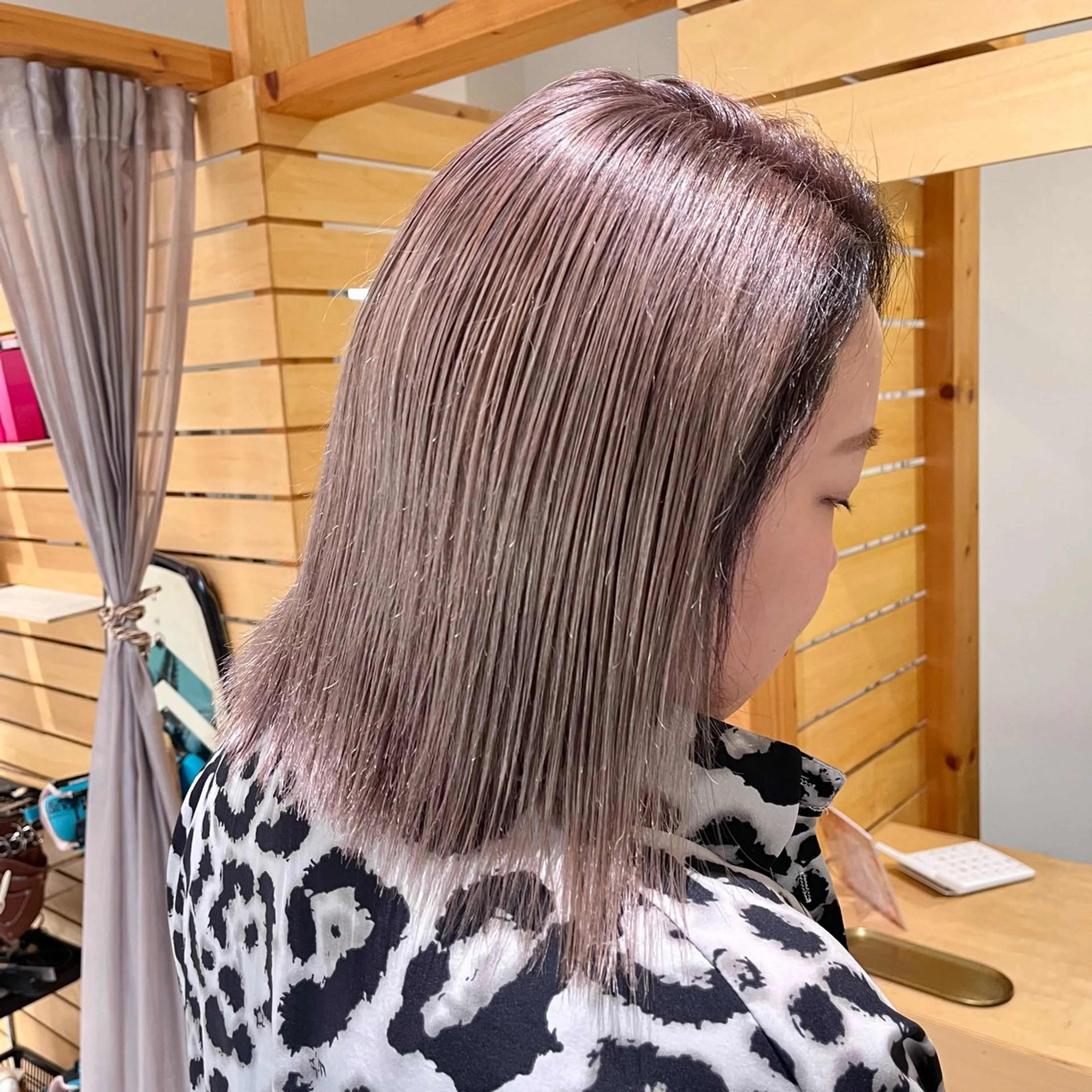 ミディアム カラー ブリーチ ヘアカラー トリートメント RUBEUS【ルベウス】所属・✨艶々カラー🎨 杉本賢人のヘアスタイル