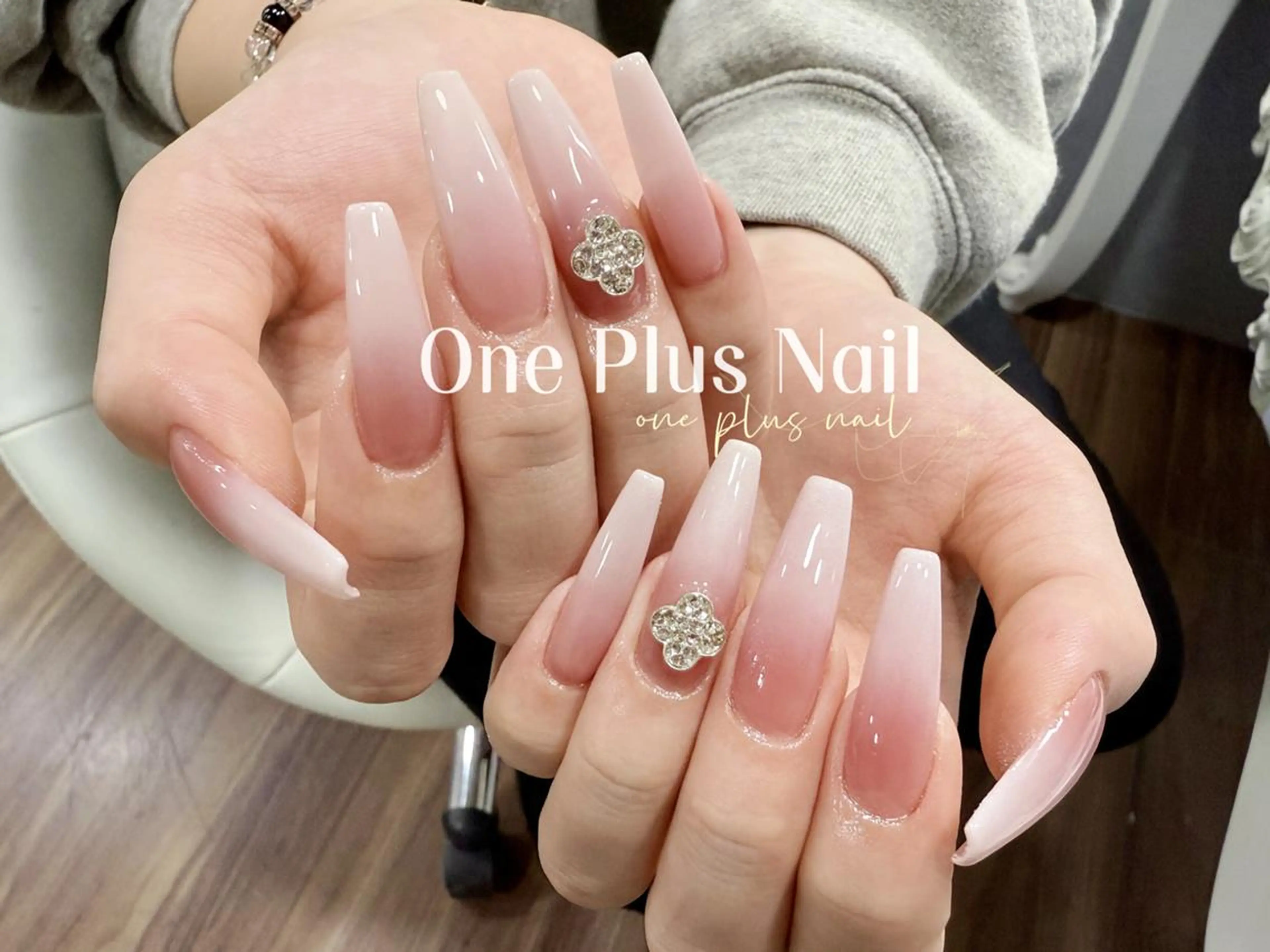 ネイル ガーリー ハート キラキラネイル 韓国ネイル ロングネイル One Plus Nail Salonのネイルデザイン