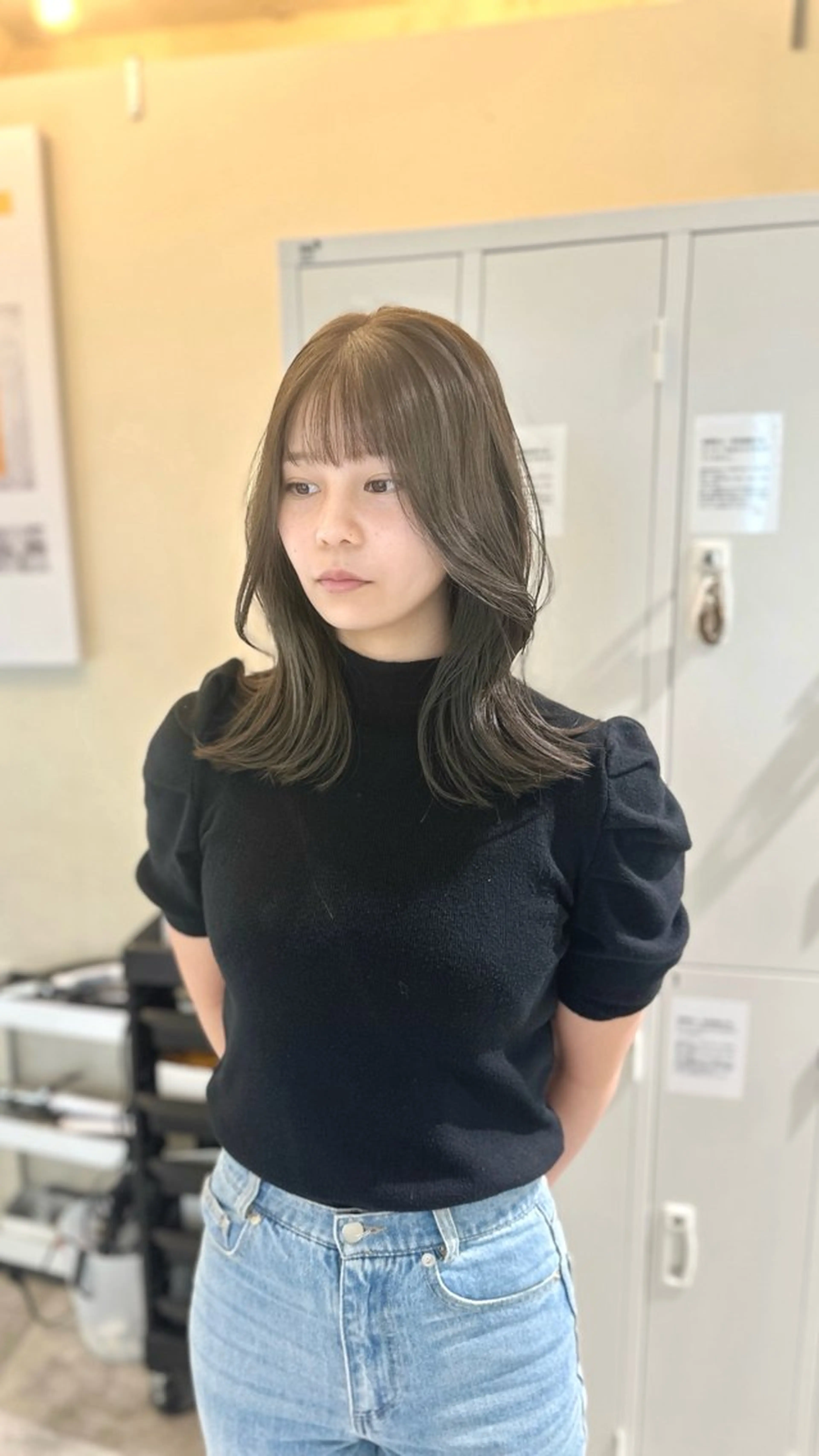 ミディアム カラー ミディアムレイヤー グレージュ オリーブグレージュ オリーブグレー レイヤーカット カット ヘアカラー トリートメント 色気レイヤーカット 大和健生のヘアスタイル