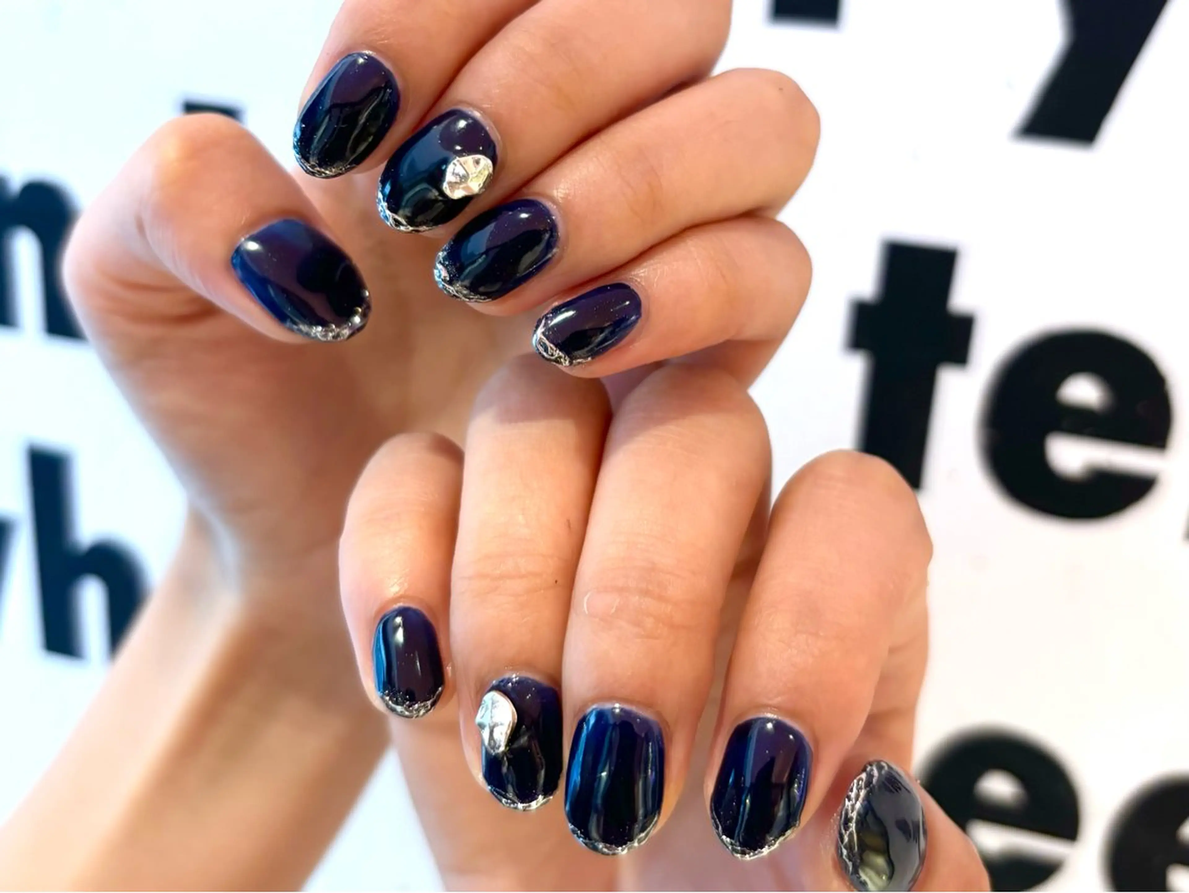 ネイル アートネイル ジェルネイル キラキラネイル ミラーネイル ネイビー Salute本店 🦋仲原里佳のネイルデザイン