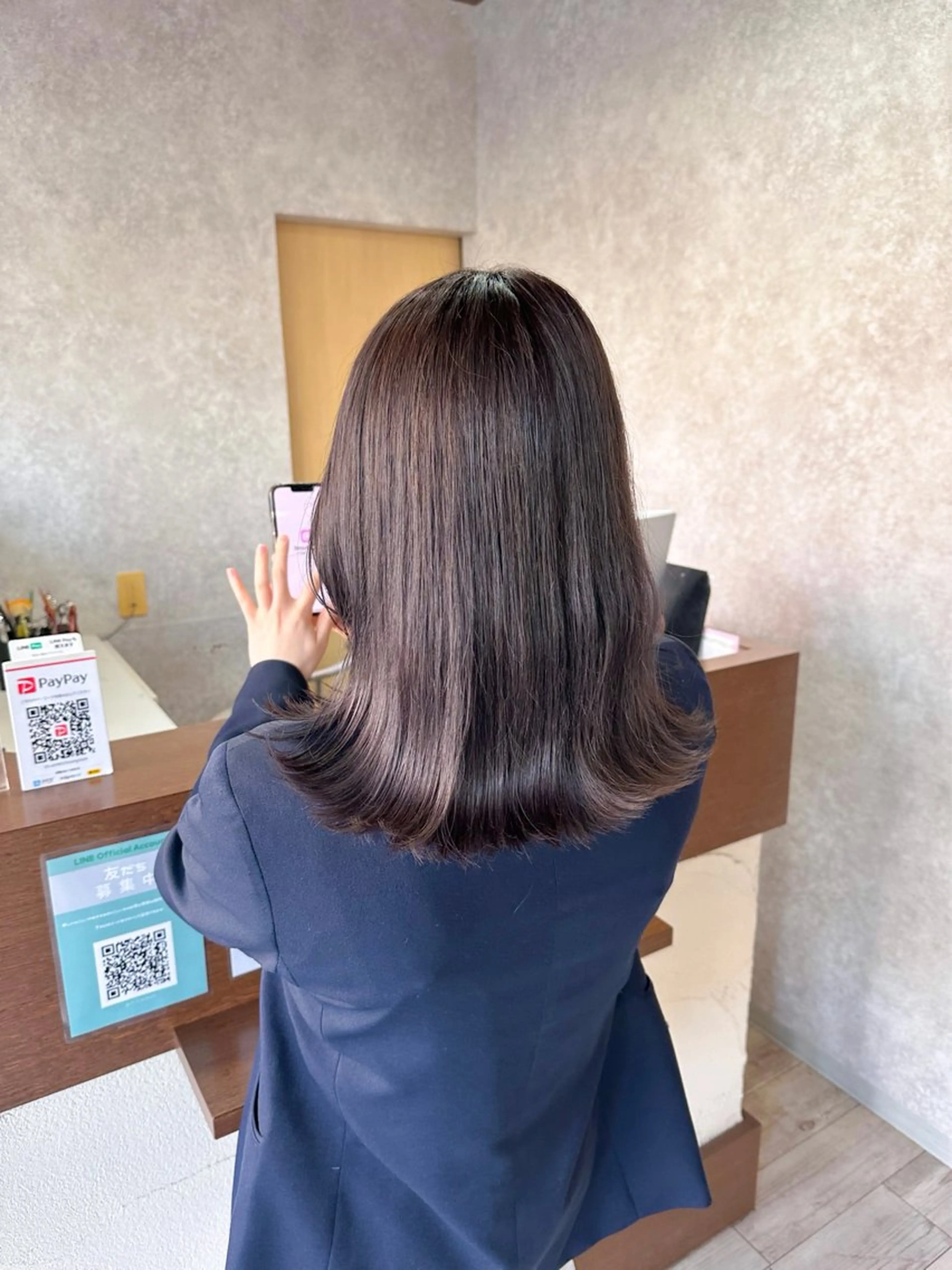 ミディアム カラー グレージュ ラベンダーカラー ラベンダーグレージュ ラベンダーグレー くびれヘア カット ヘアカラー トリートメント minim / miku 暖色カラーのヘアスタイル