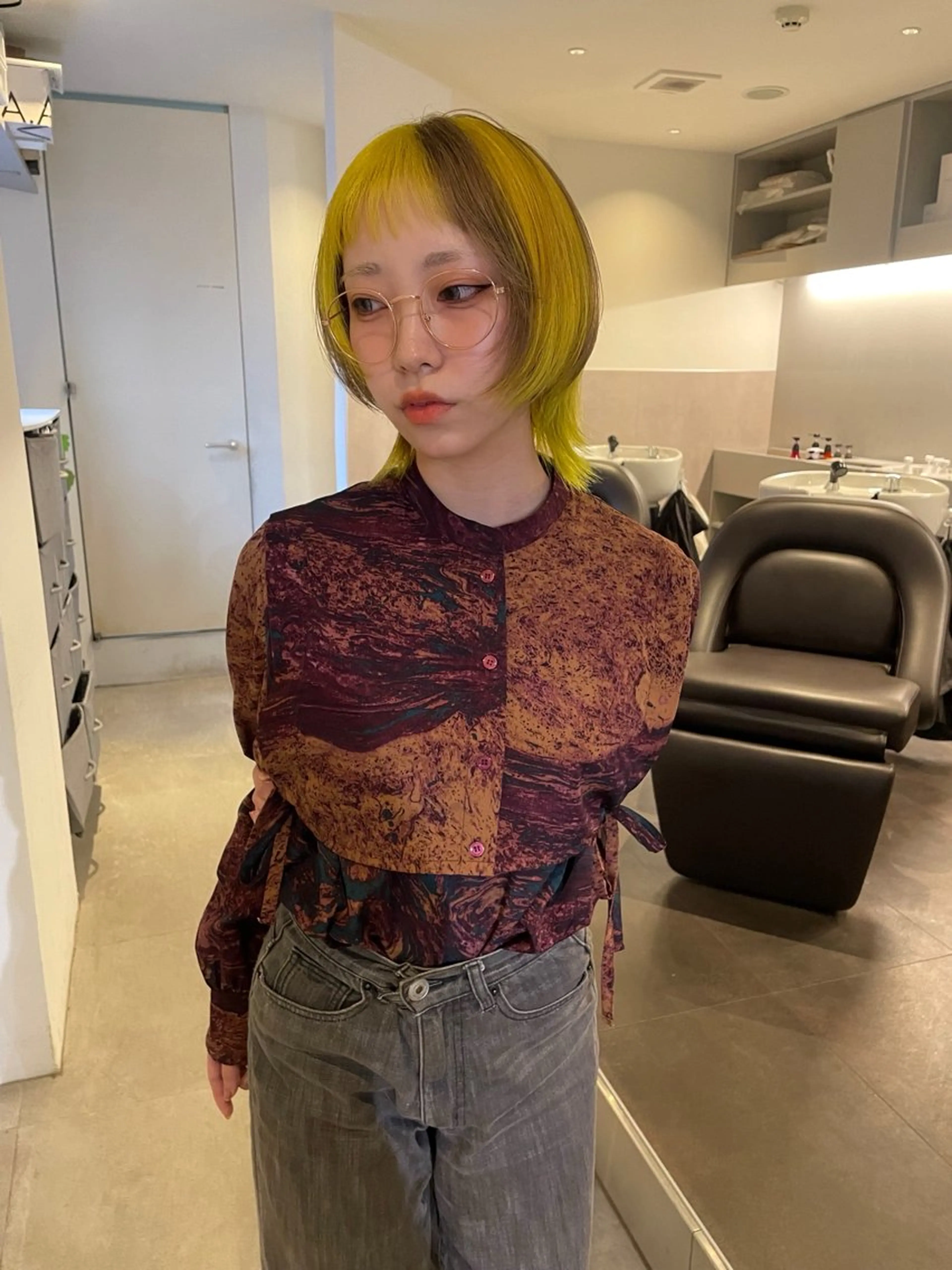 ショート カラー ベージュカラー ブリーチ ブロンド ケアブリーチ デザインカラー カット ヘアカラー トリートメント MIU/ルーツカラー 顔まわりレイヤーのヘアスタイル