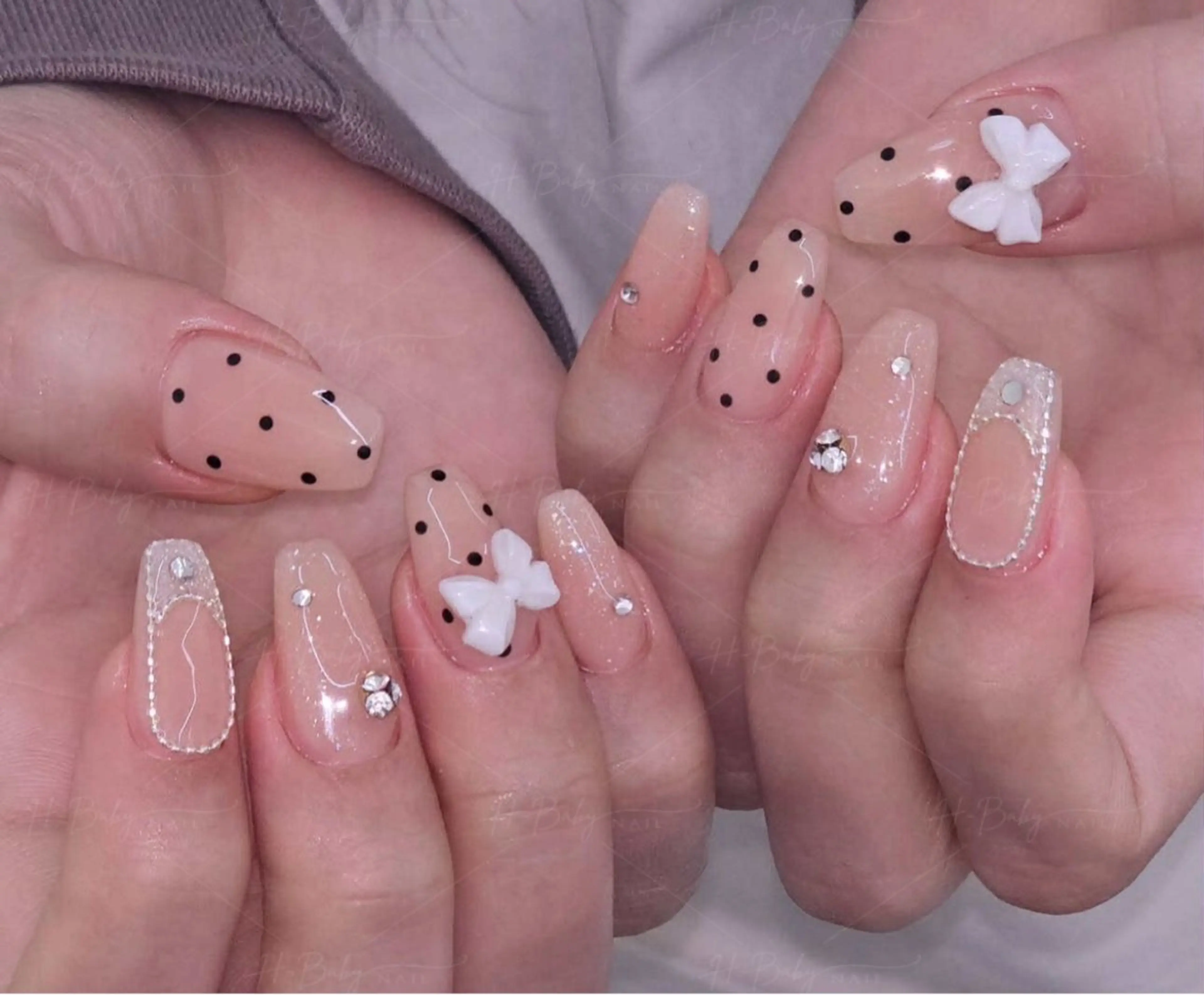 ネイル フレンチネイル ジェルネイル ハロウィン キラキラネイル 韓国ネイル H.babynailsalon所属・H.baby Nail Salonのネイルデザイン