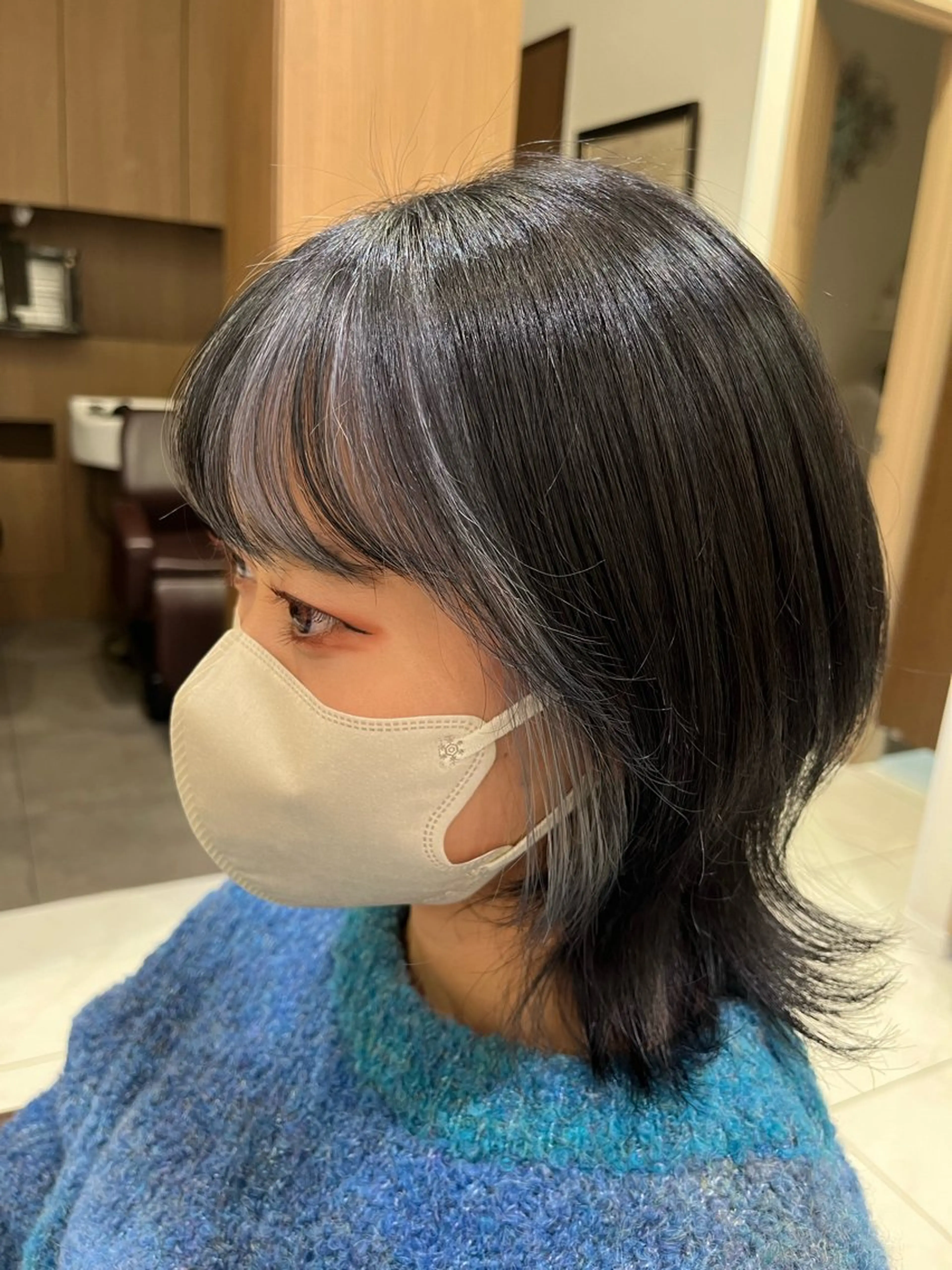 ミディアム カラー ミストバング  フェイスフレーミング シルバー 伊佐 愛のヘアスタイル