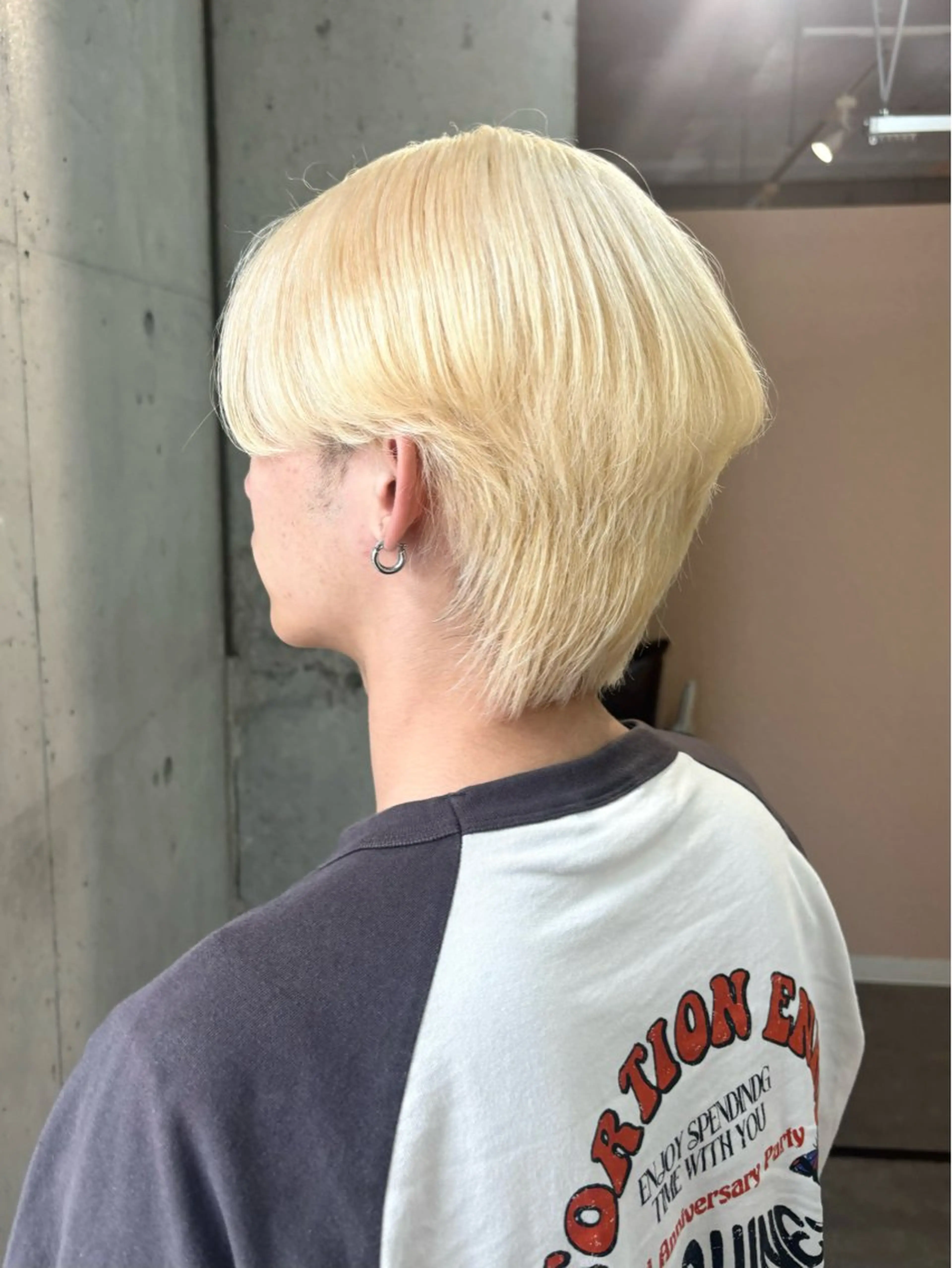 ショート カラー メンズ ブロンド ヘアカラー lani hair salon所属・SHOTO ハイトー ン/デザインカラーのヘアスタイル