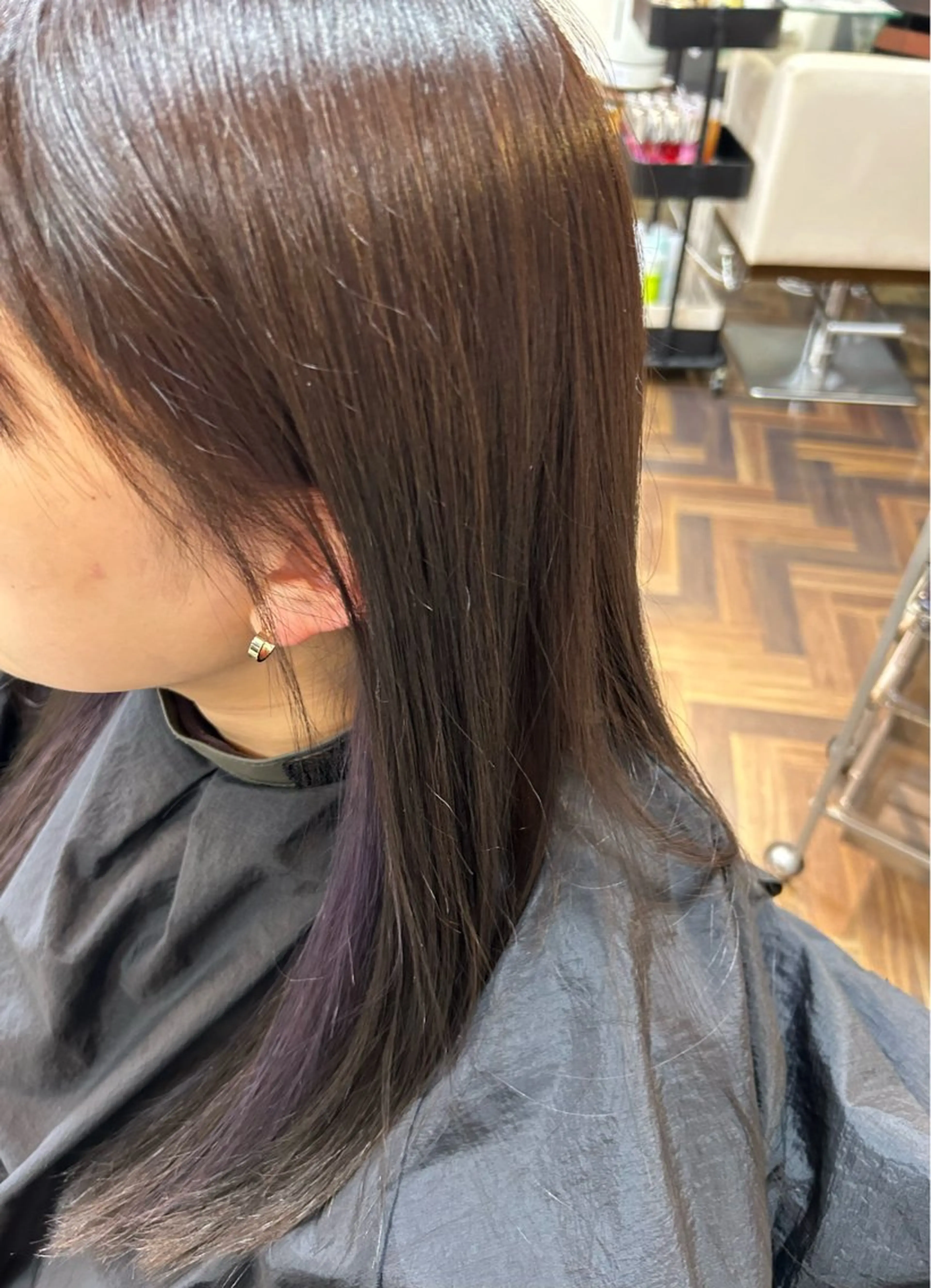 インナーカラー、アンブレラカラー、イヤリング、裾カラーのどれかの写真