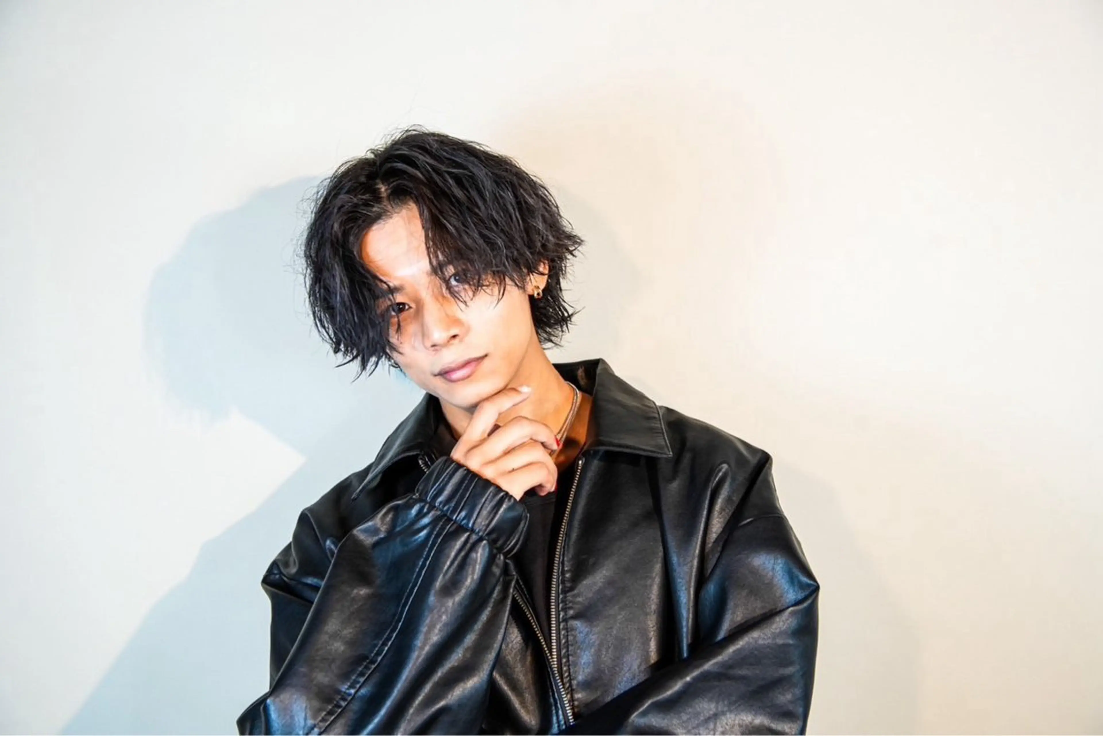 ショート パーマ メンズ センターパート メンズウルフカット ウルフカット 圧倒的パーマ＆メッシ ュ🔥SHOTAのヘアスタイル