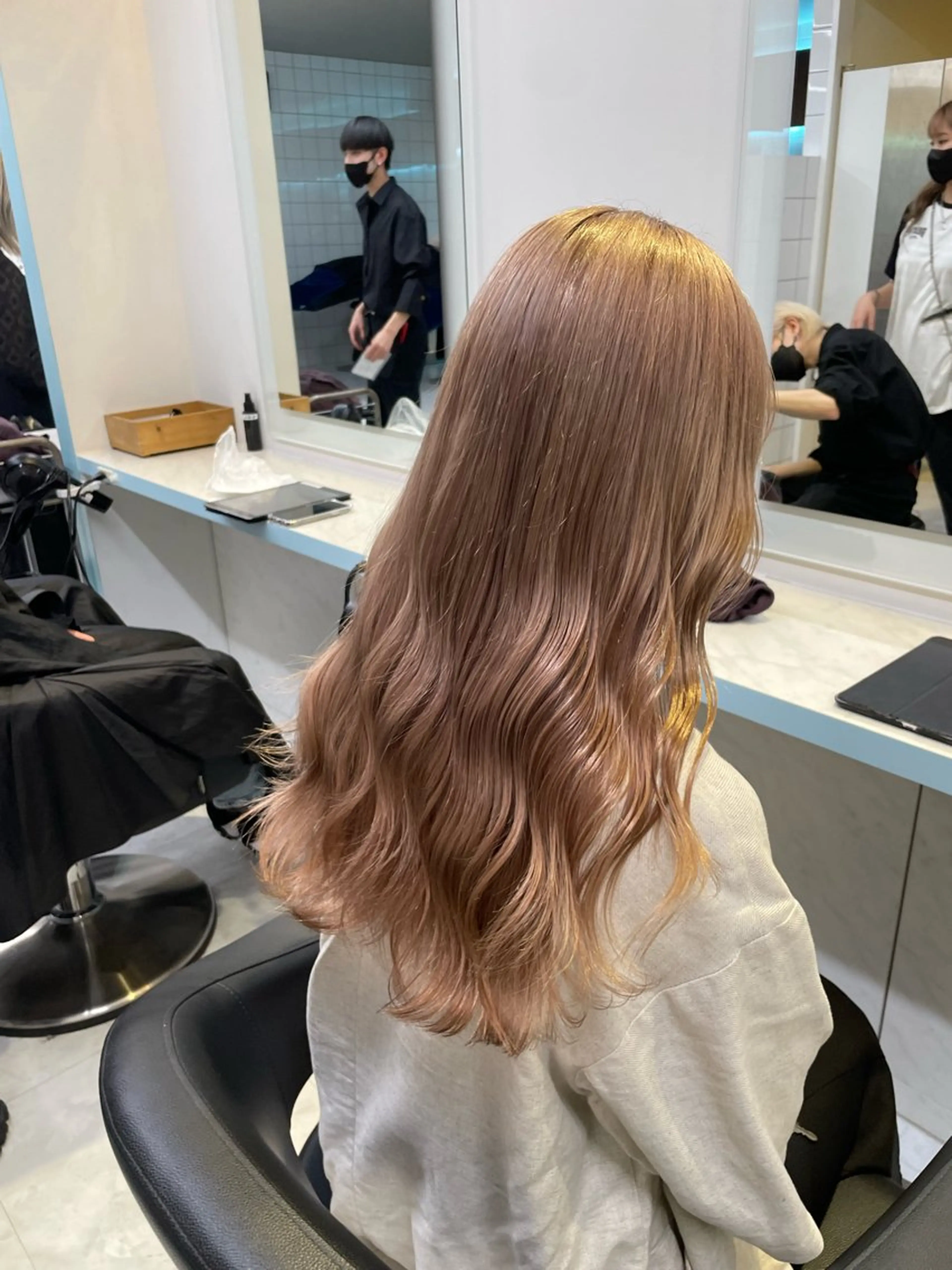 セミロング ブリーチ✖️ 縮毛LANDのヘアスタイル