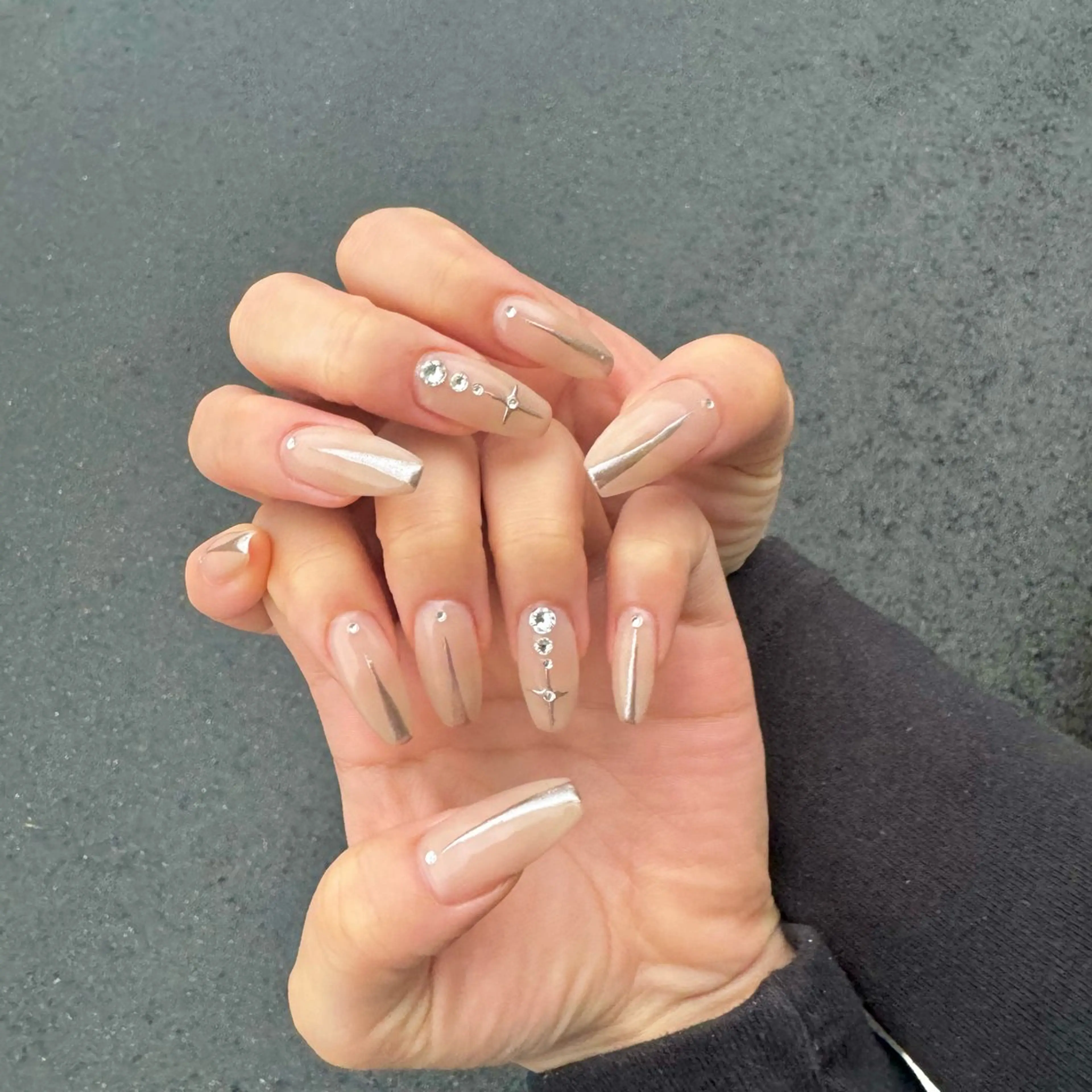ネイル シンプルネイル ストーンネイル Nail Sant Esperanza by SALON DE やす所属・Sant Esperanzaのネイルデザイン