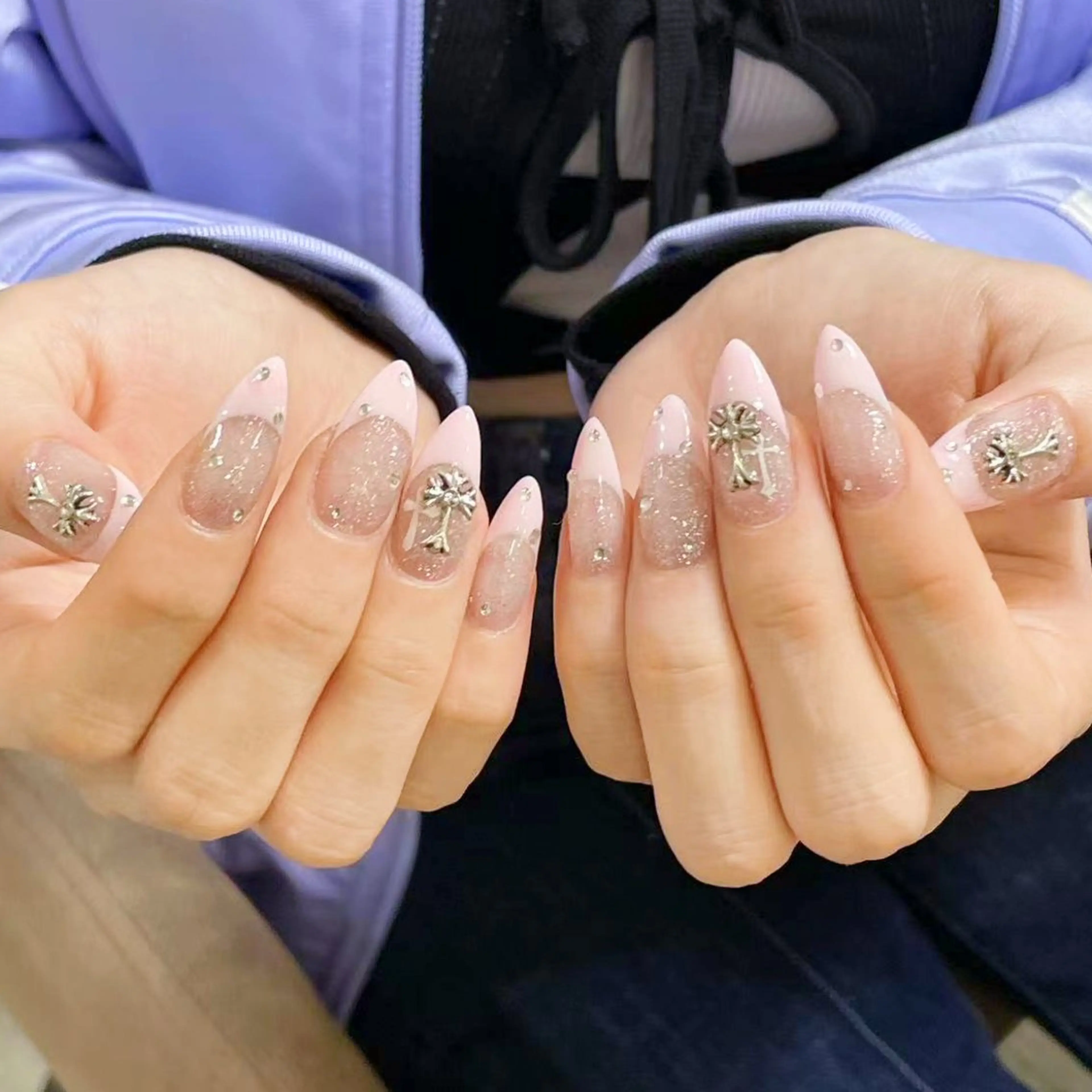 ネイル アートネイル オーロラネイル ガーリー キラキラネイル 韓国ネイル ハンドネイル yu ri 🌹のネイルデザイン