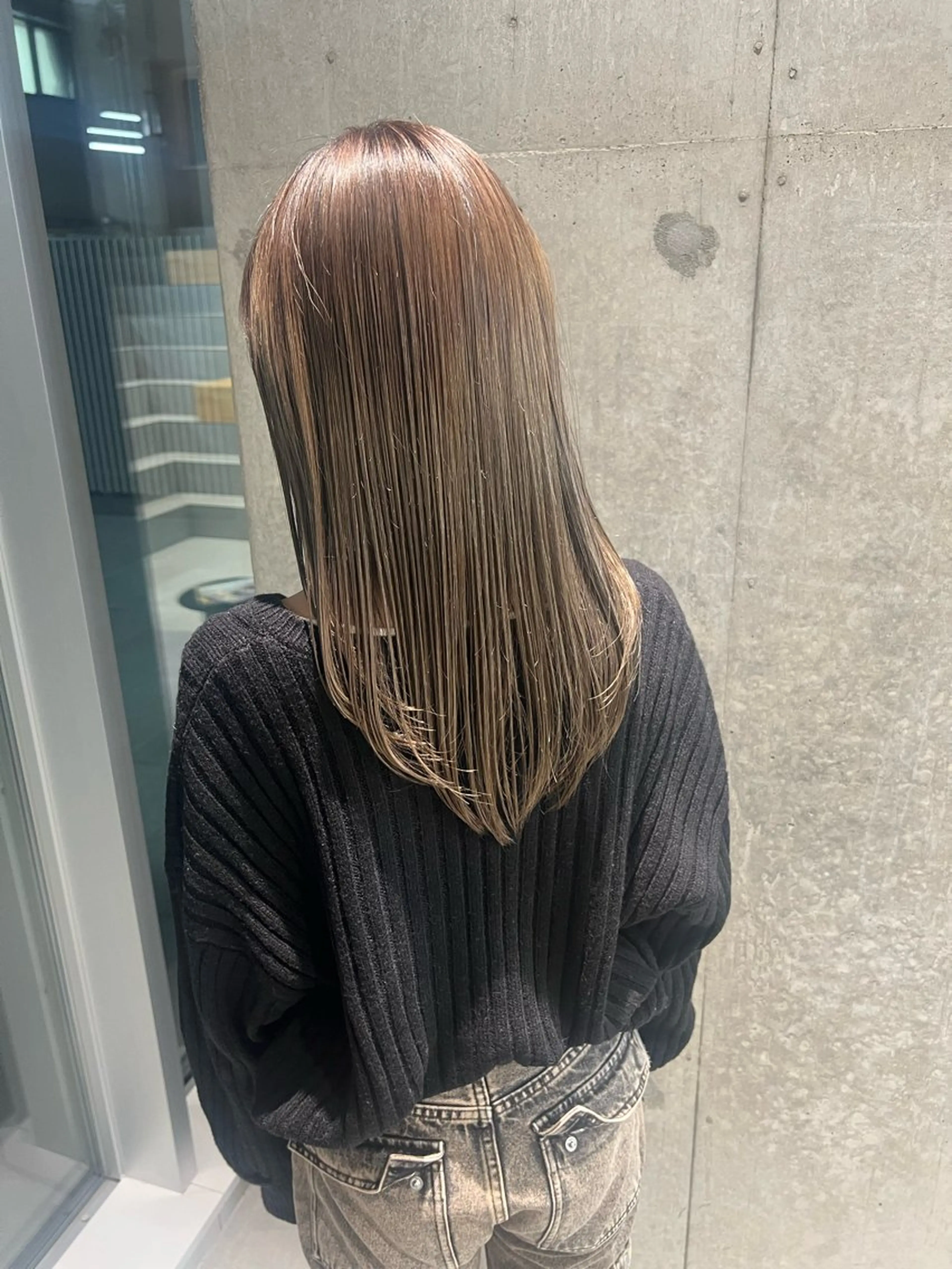 ミディアム カラー ブリーチ ケアブリーチ ダブルカラー グレージュ カット ヘアカラー トリートメント KENTO/ レイヤーカット/艶髪のヘアスタイル