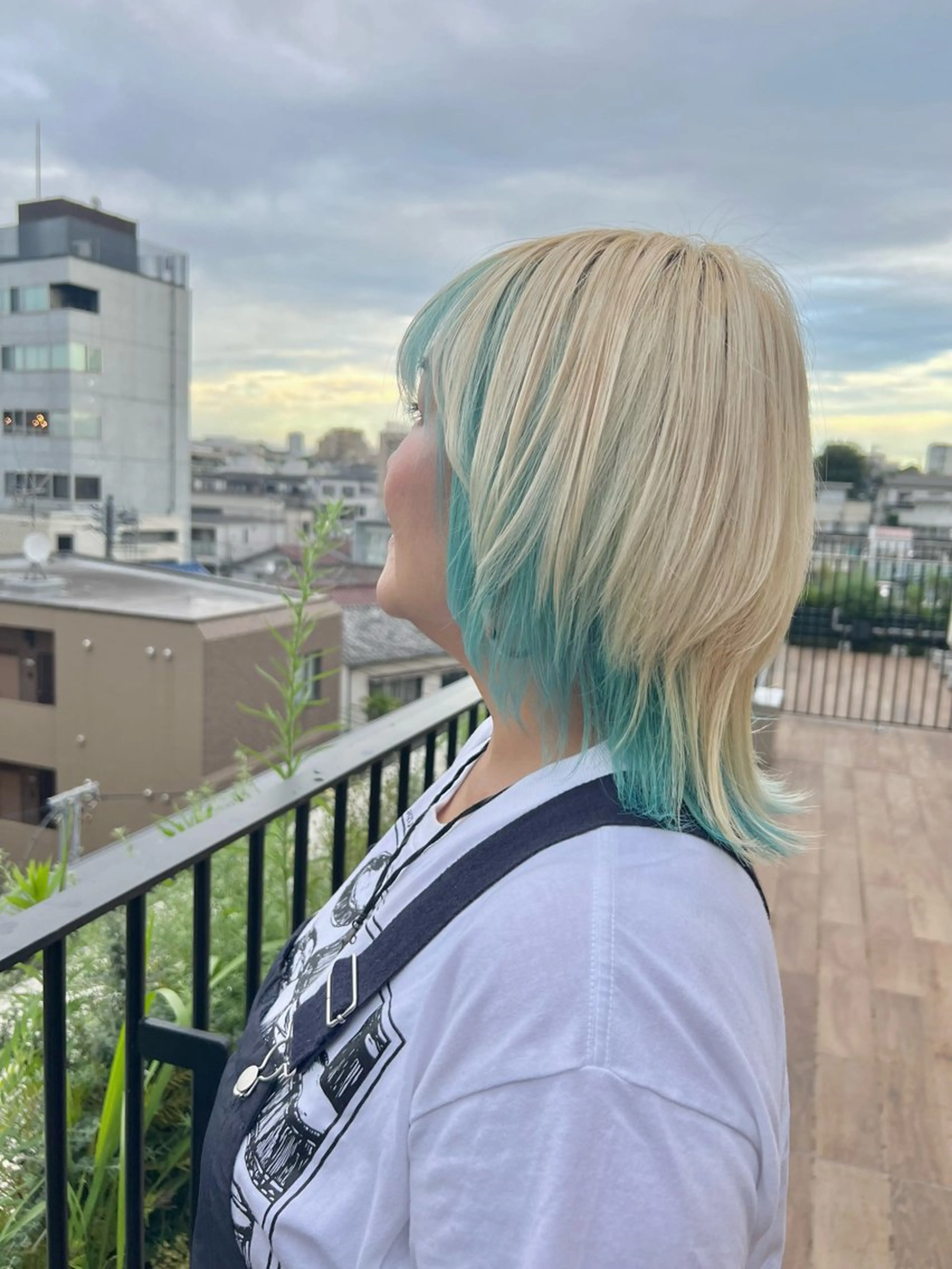 ミディアム カラー ブリーチ 抜きっぱなしブロンド インナーカラー 🍇おぐら めぐみ🍇のヘアスタイル
