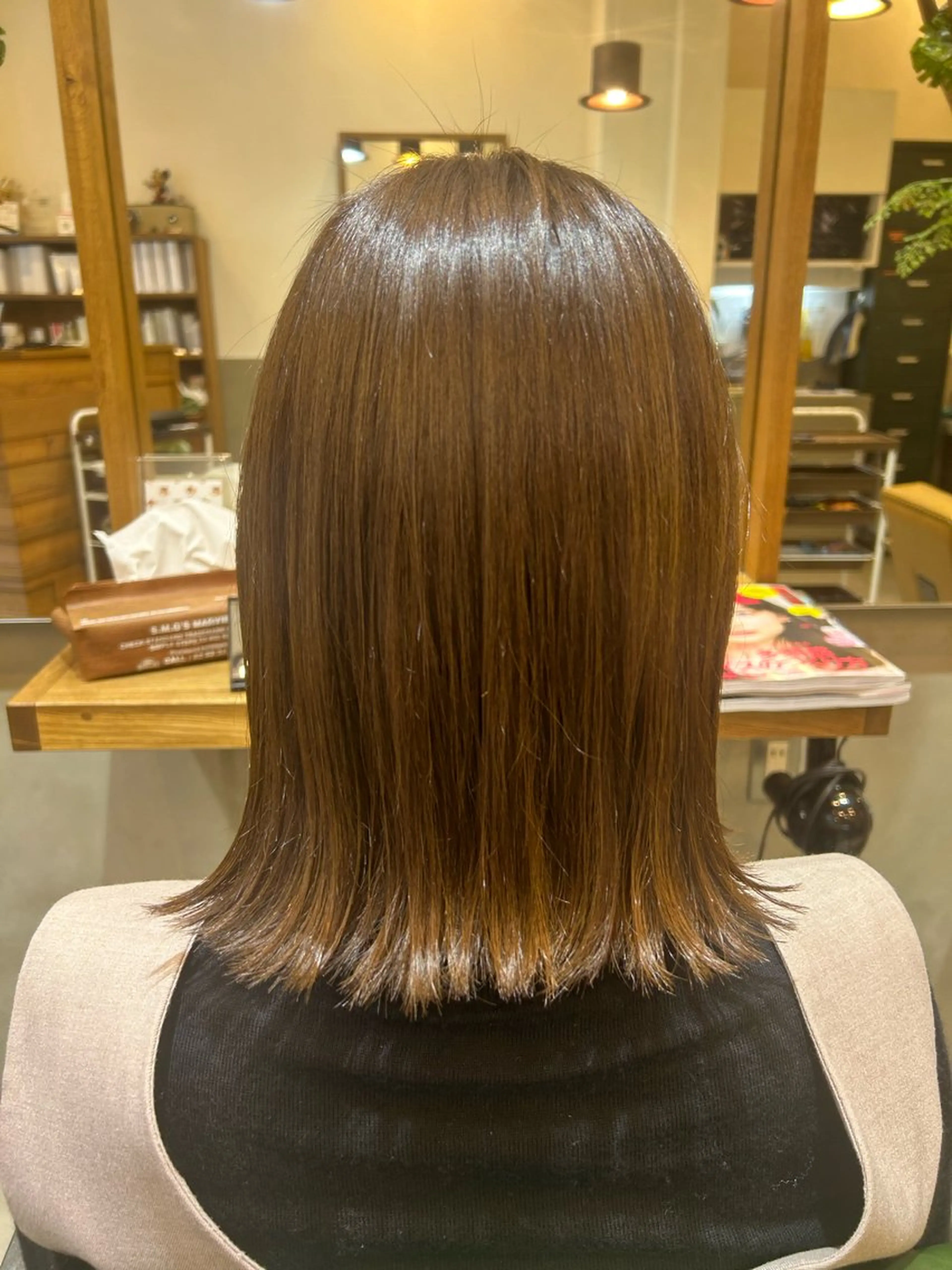 ミディアム カラー カット ヘアカラー トリートメント 若狭 彩花のヘアスタイル