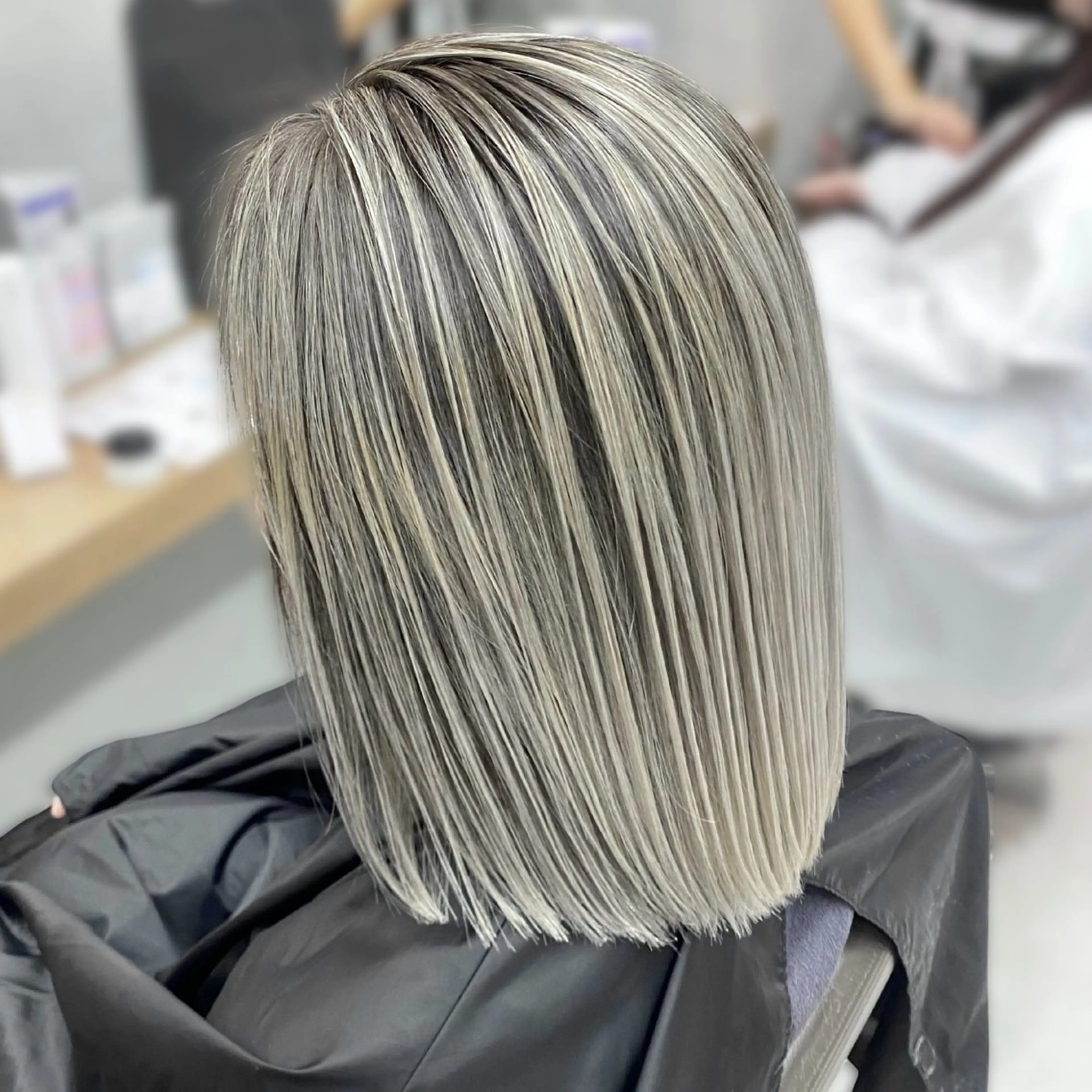 ショート カラー バレイヤージュ ブリーチ デザインカラー ハイライトカラー 外国人風カラー ヘアカラー トリートメント 銀座/ハイライト特化 🌿ブリーチ/片山のヘアスタイル
