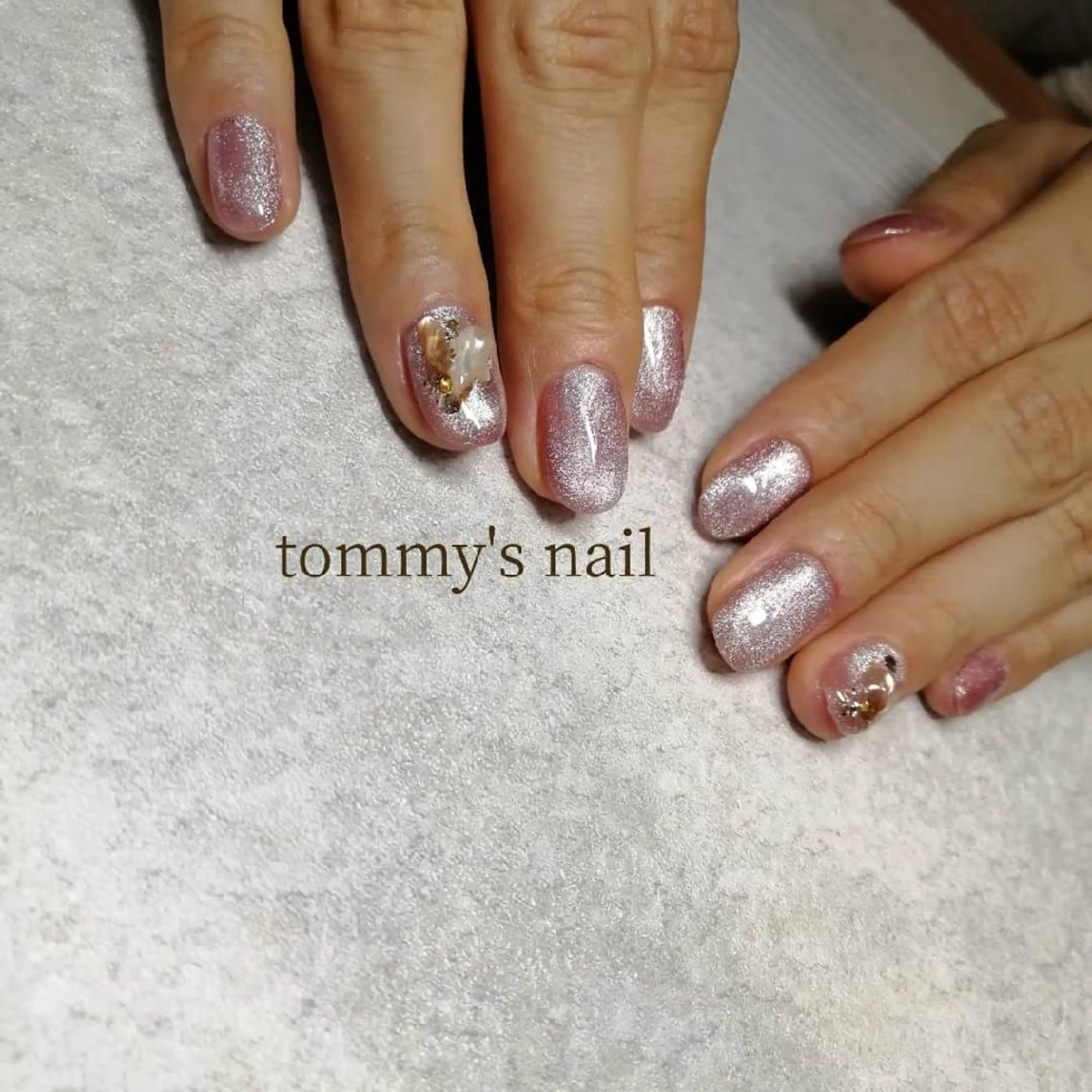 ネイル キラキラネイル tommy's nail所属・福岡/若よもぎ蒸し 全身美容が叶うサロンのネイルデザイン