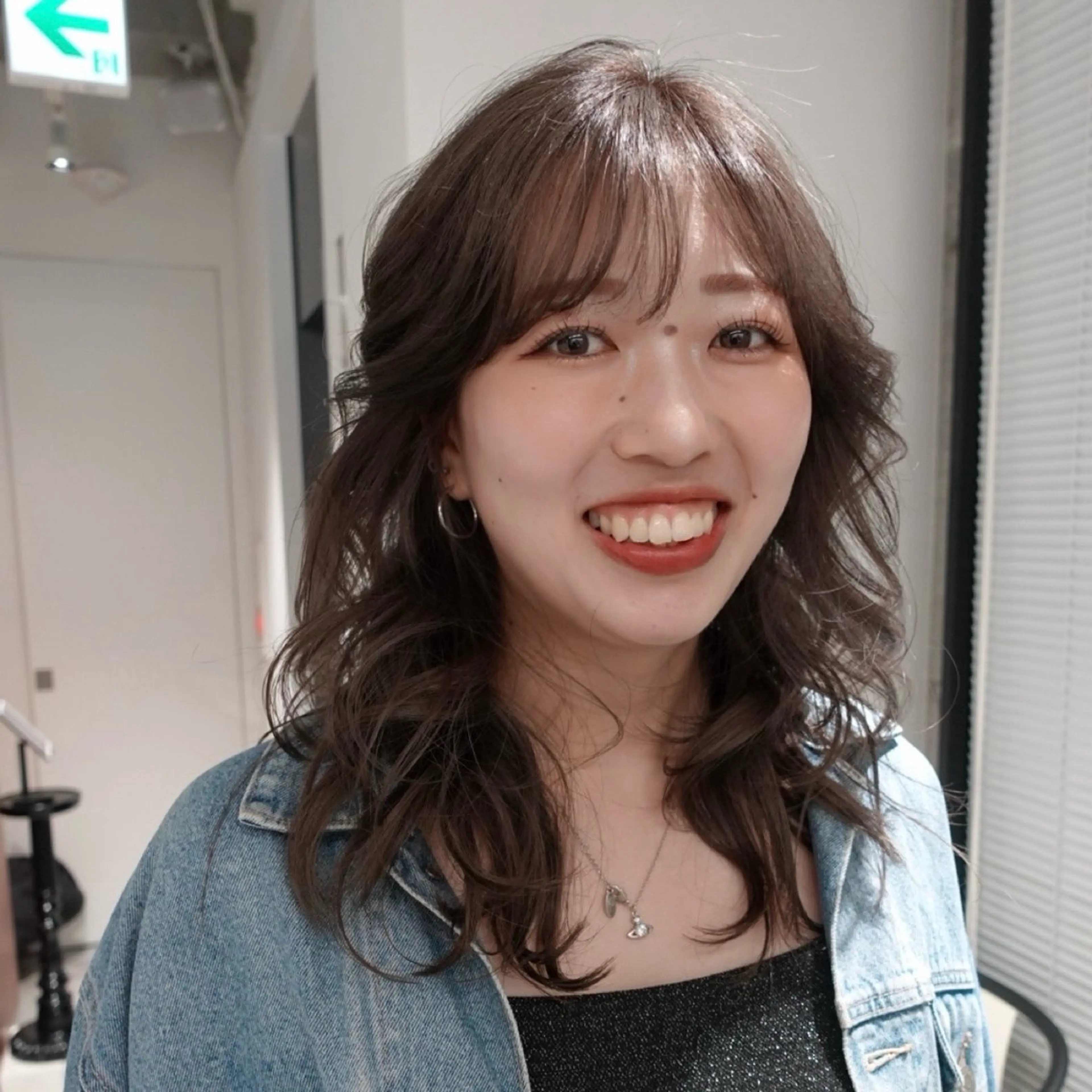 セミロング カラー ヘアアレンジ ブリーチ グレージュ カット ヘアカラー 🌐サトウ リョウ🌐のヘアスタイル