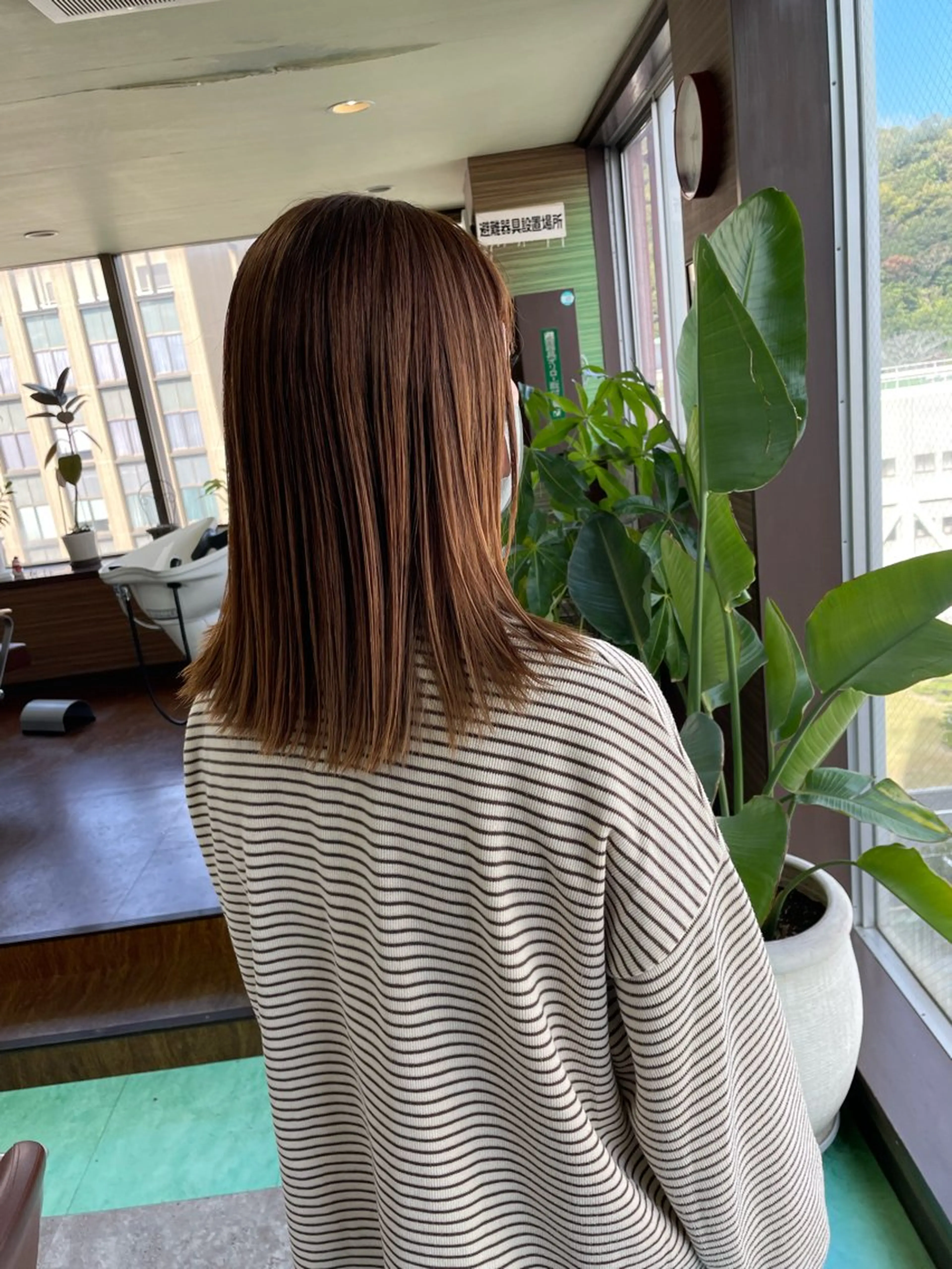 ミディアム カラー 外ハネヘア カット ヘアカラー 土居 正季のヘアスタイル
