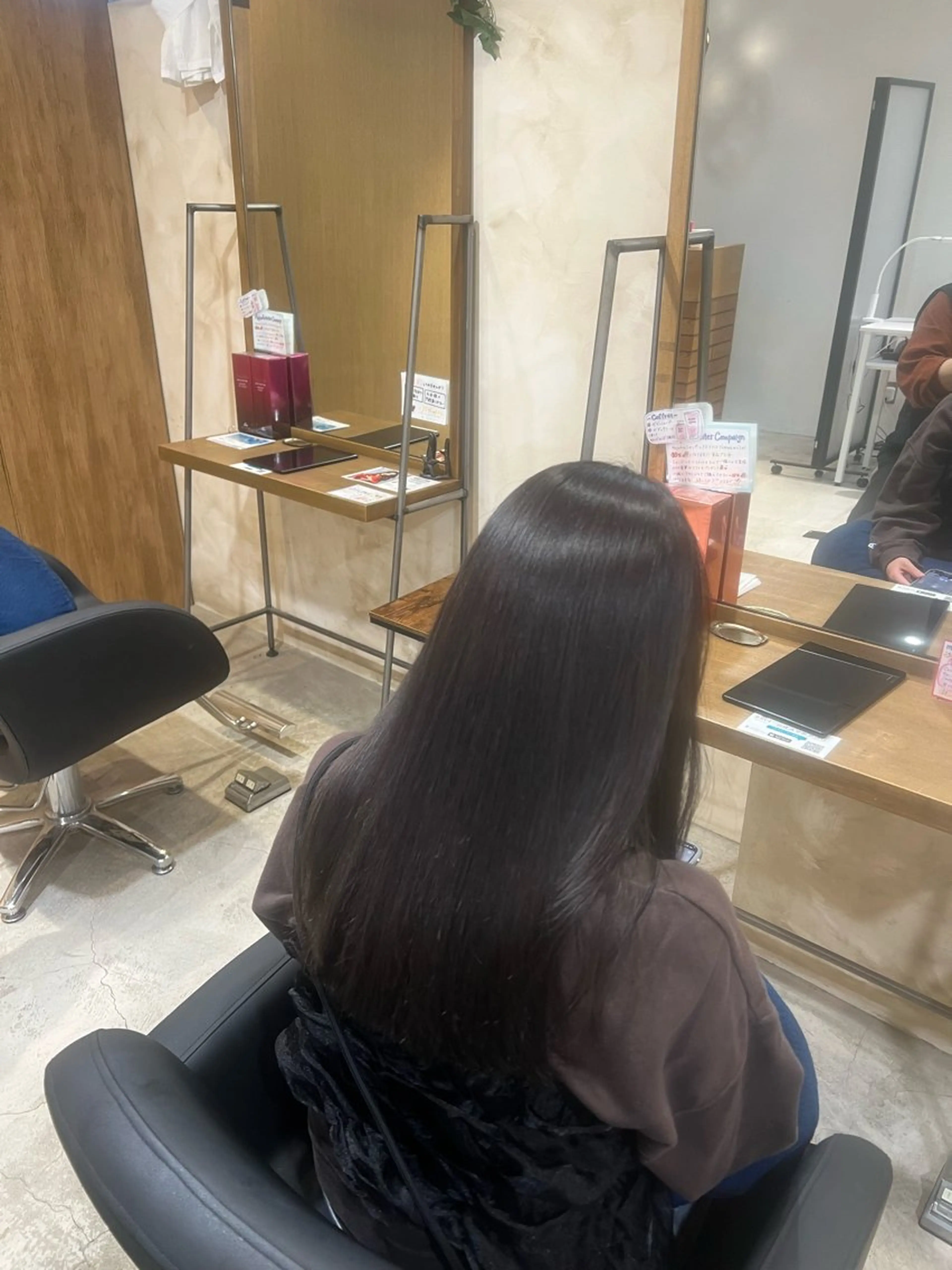 セミロング カラー グレージュ ヘアカラー 鈴木 茉尋のヘアスタイル