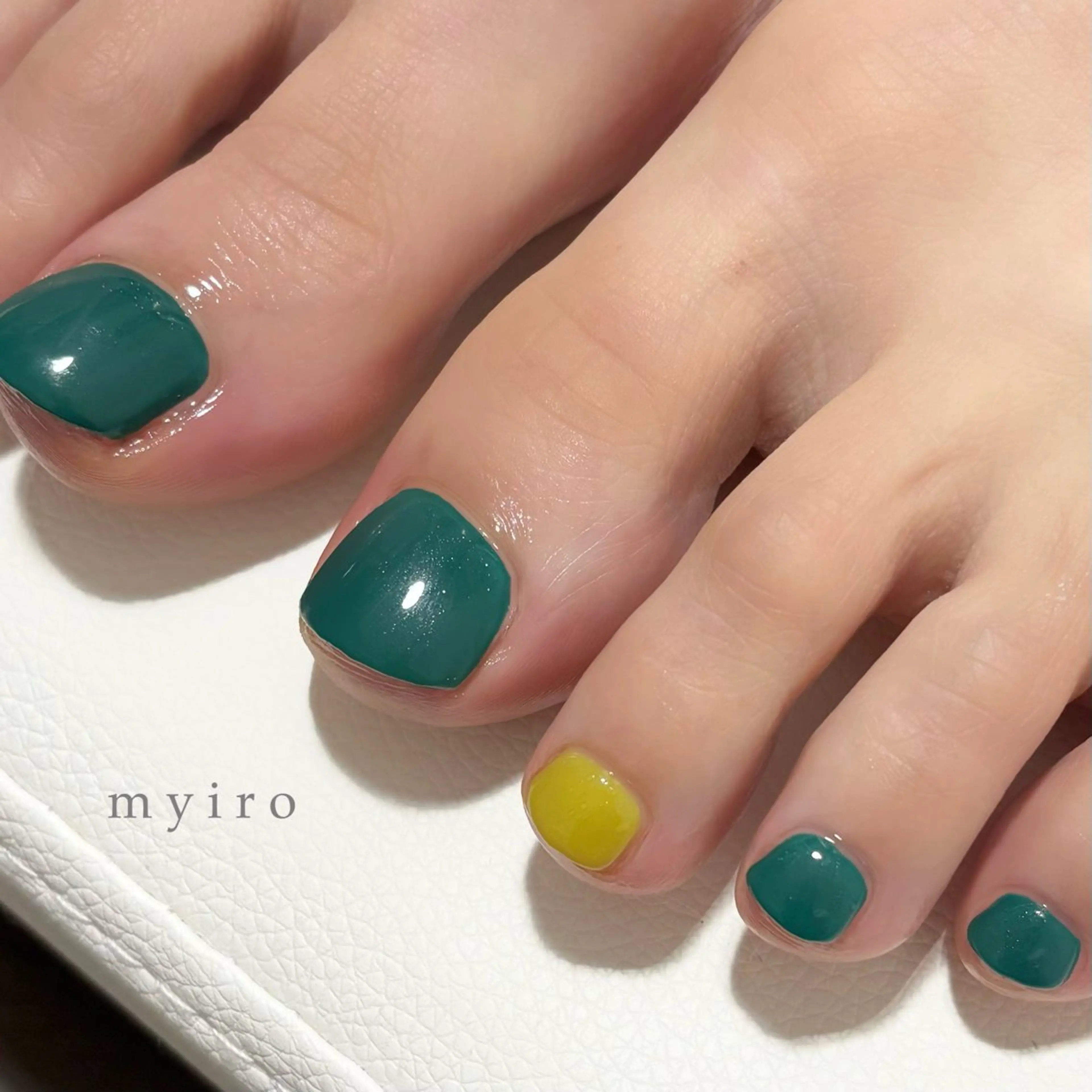 ネイル フットネイル ワンカラーネイル フットネイル myiro【マイロ】 林のネイルデザイン
