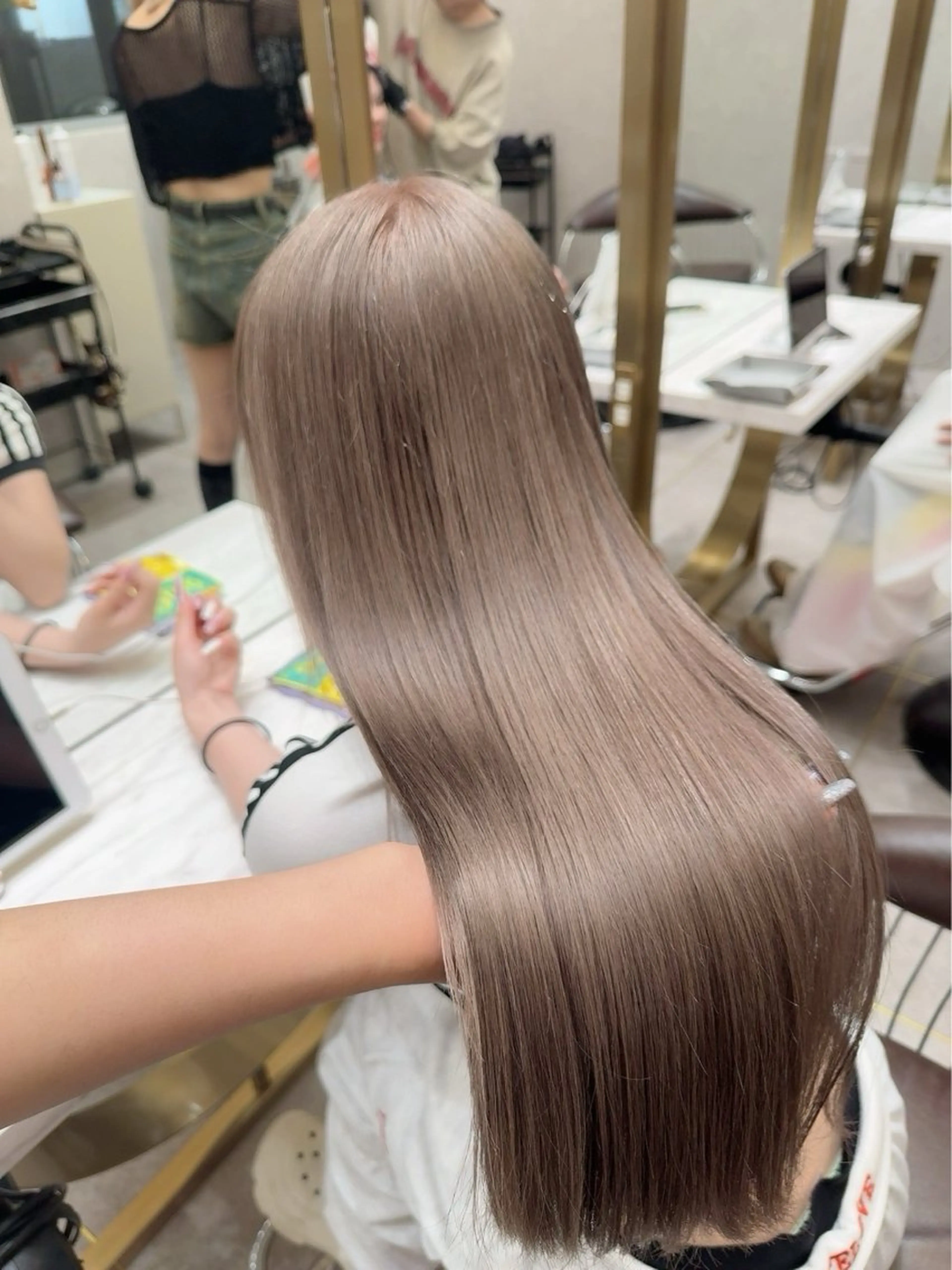 ロング カラー ヘアアレンジ ベージュカラー ミルクティーベージュ 似合わせカラー× ウルフカット/ホマレのヘアスタイル