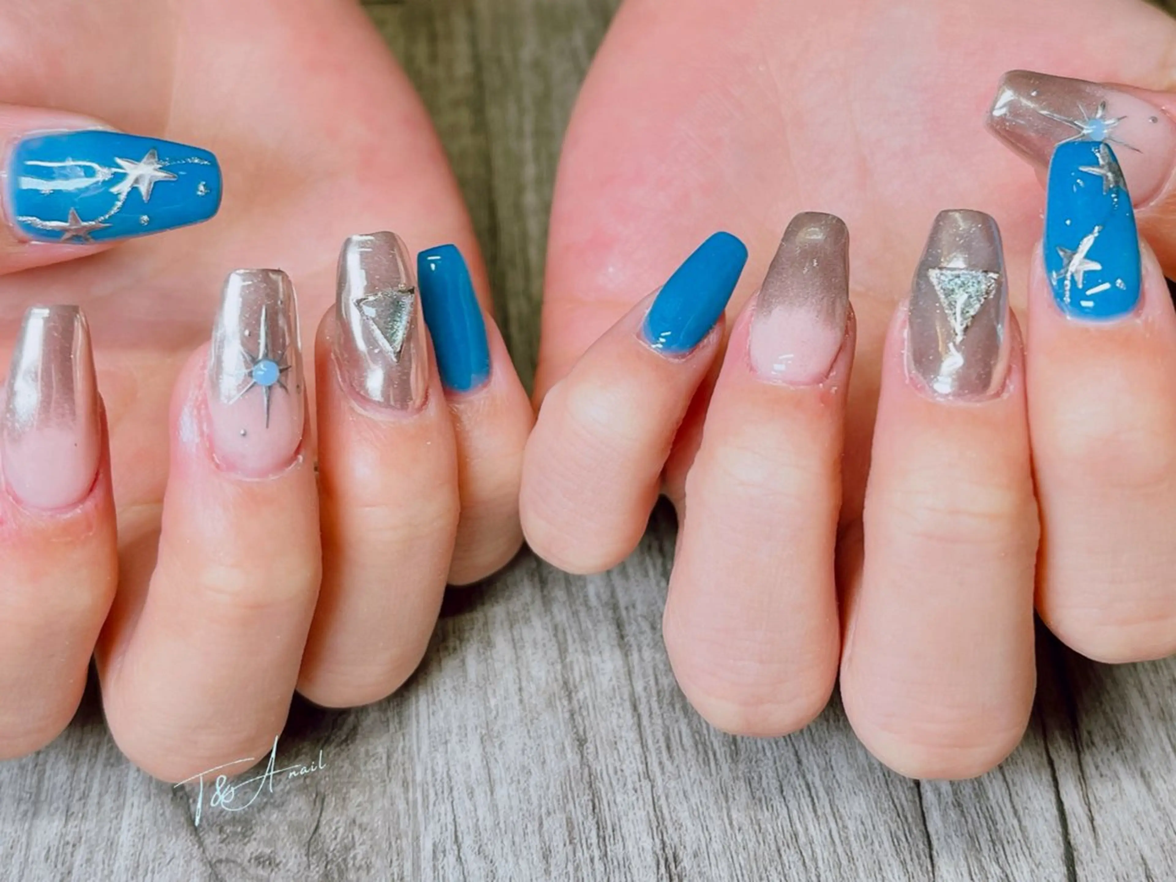 ネイル ブルー 長さ出し ジェルネイル グラデーション ミラーネイル ハンドネイル T&A nailのネイルデザイン