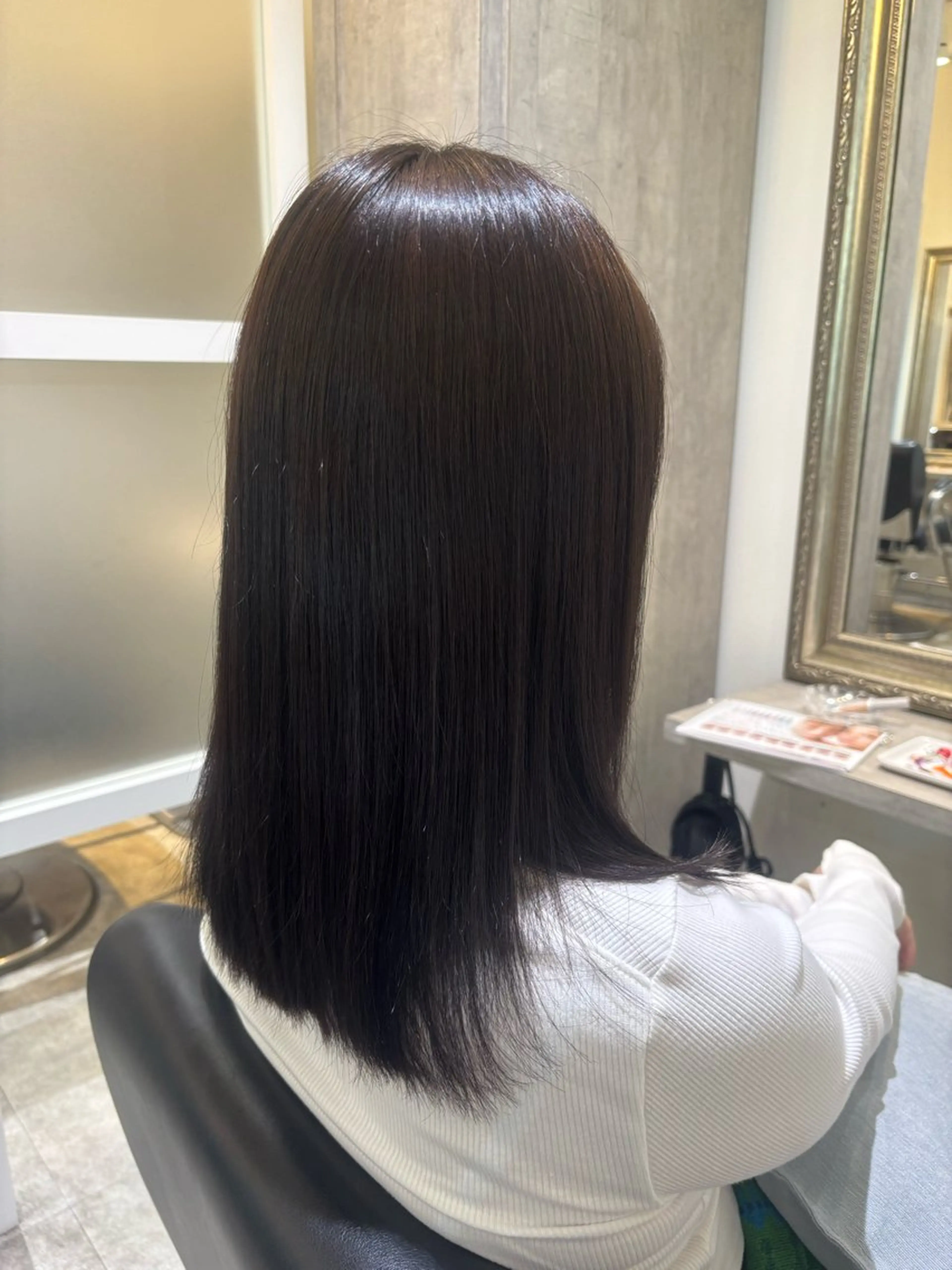 セミロング アッシュ ヘアカラー ヤナドリ ヒトミのヘアスタイル