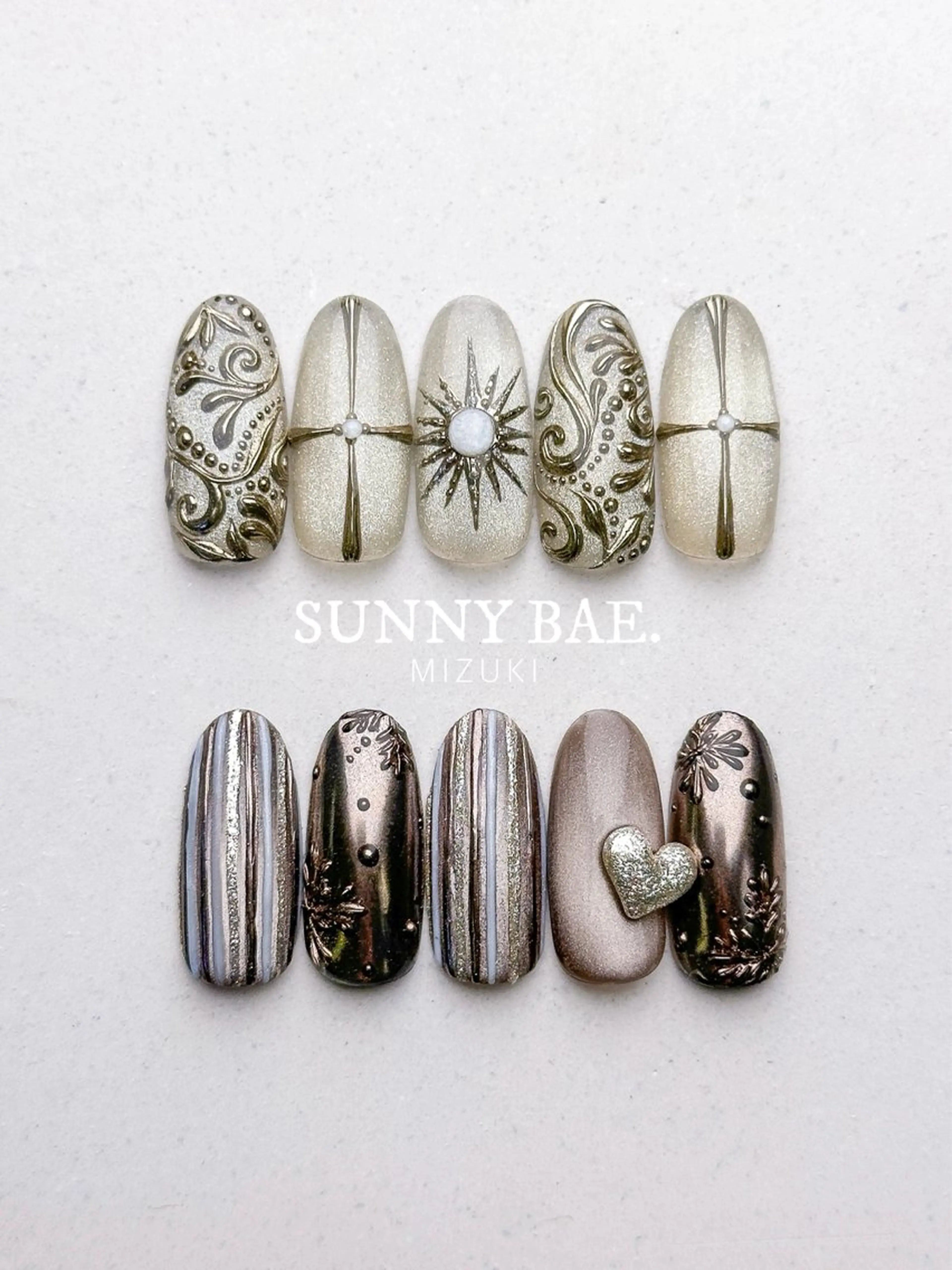 ネイル ハート キラキラネイル ミラーネイル 冬ネイル クリスマス ハンドネイル SUNNY BAE. 🌼MIZUKIのネイルデザイン