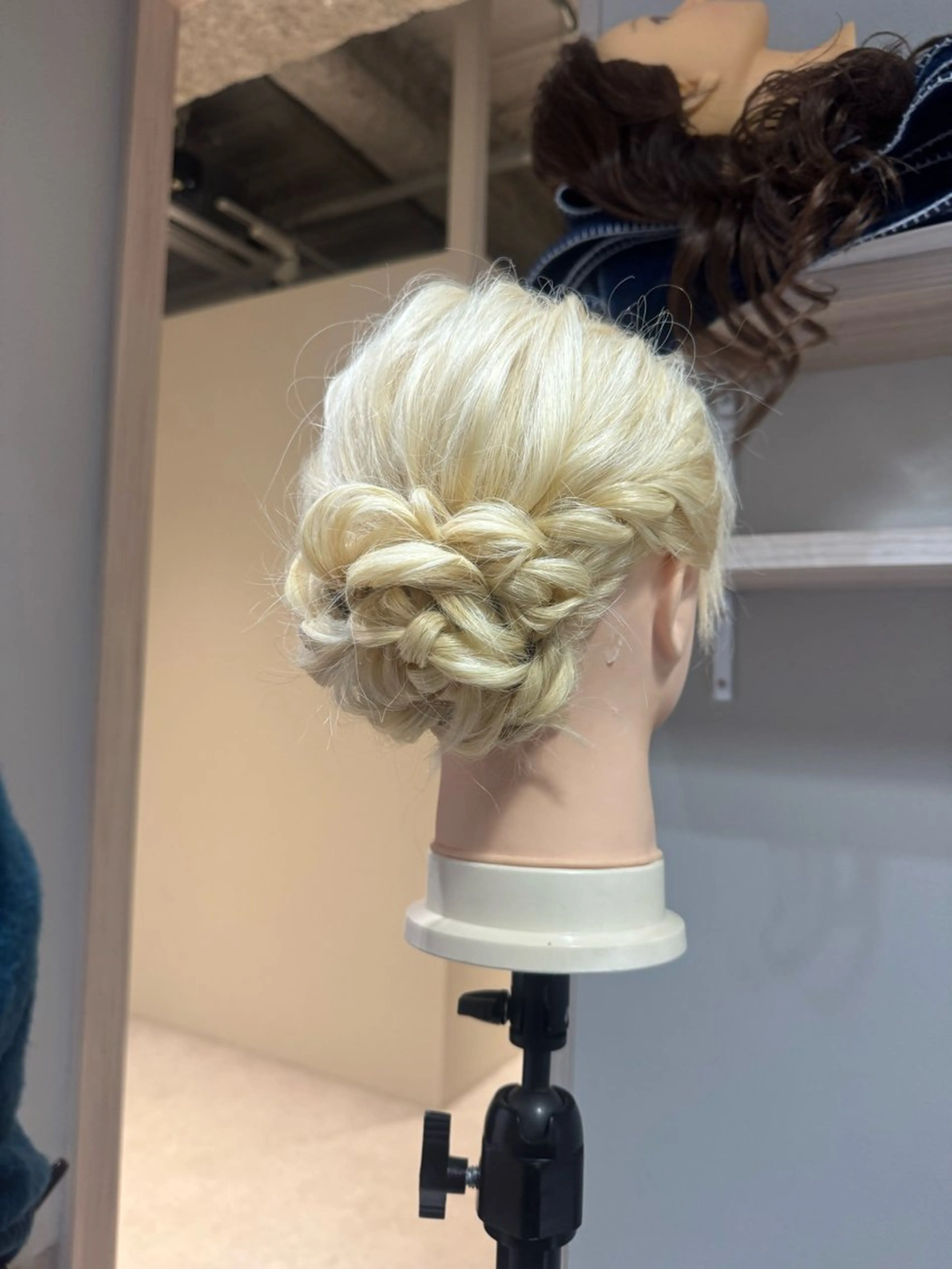 ロング ヘアセット NAVY 橋本心 縮毛矯正のヘアスタイル