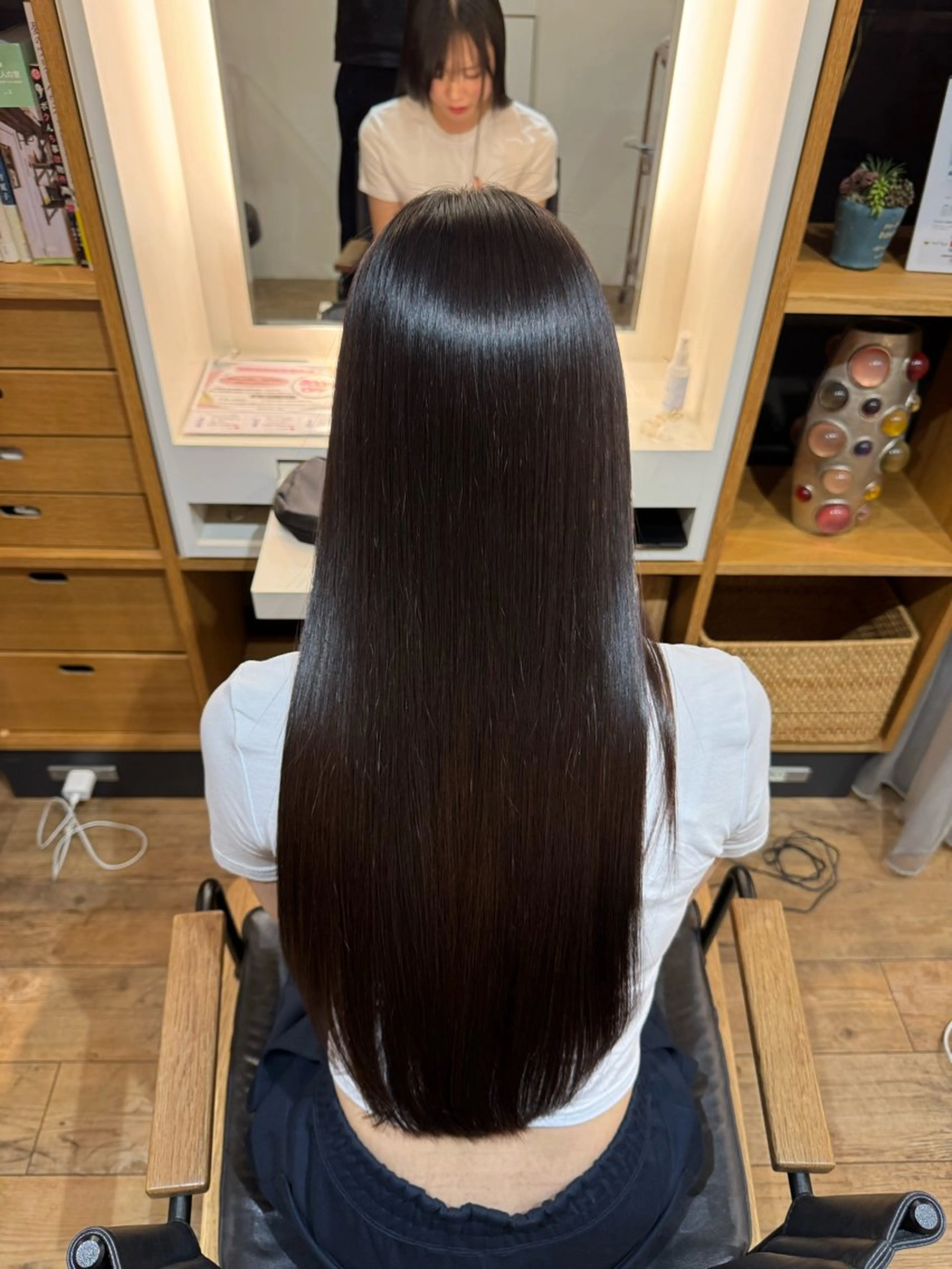 セミロング カット 縮毛矯正 トリートメント afloatkobe所属・美髪/髪質改善 川口凌弥のヘアスタイル