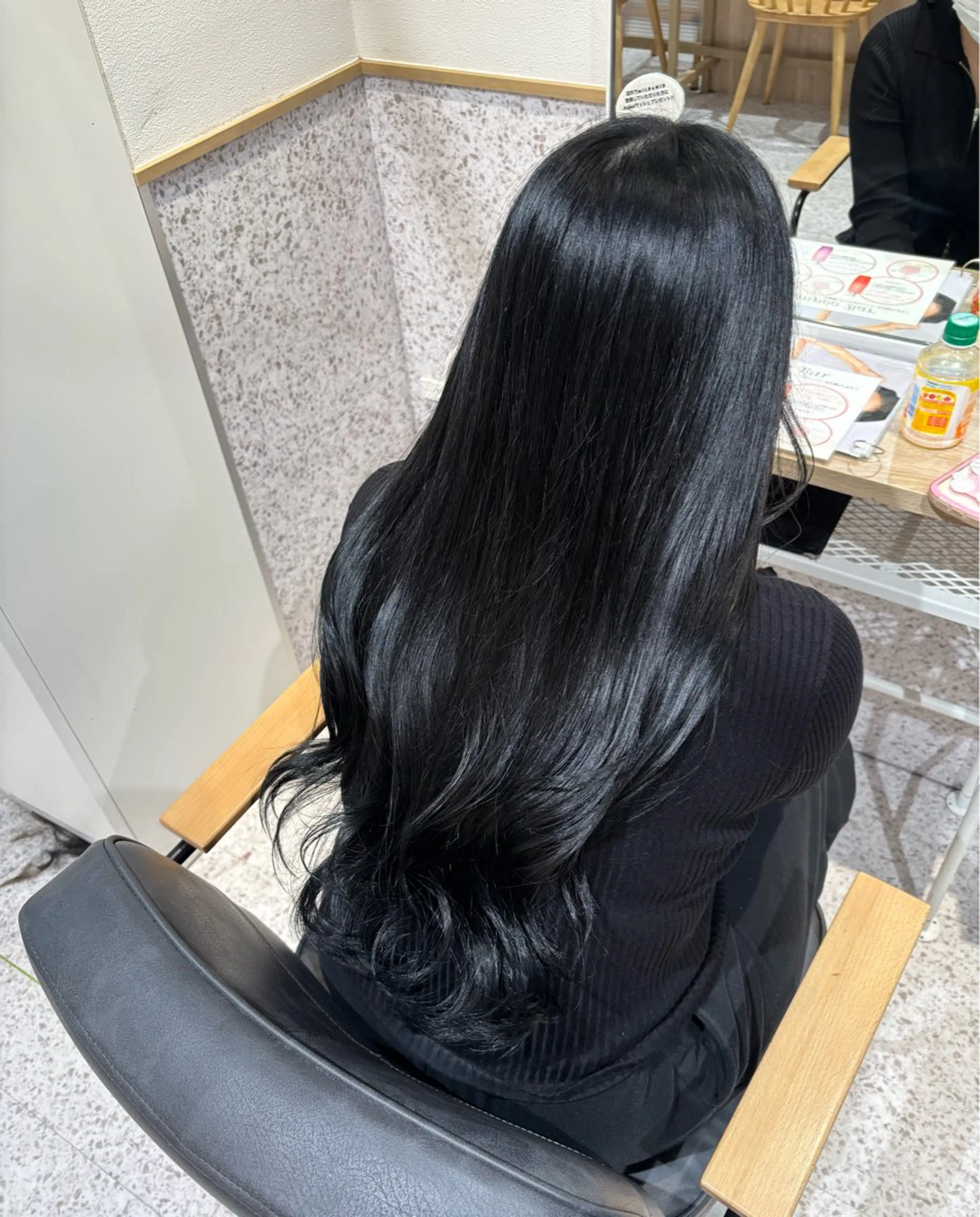 ロング カラー 黒髪 ブルーカラー ブルーブラック ダブルカラー イヤリングカラー カット ヘアカラー 暖色カラー/ パリジェンヌ💟みくのヘアスタイル