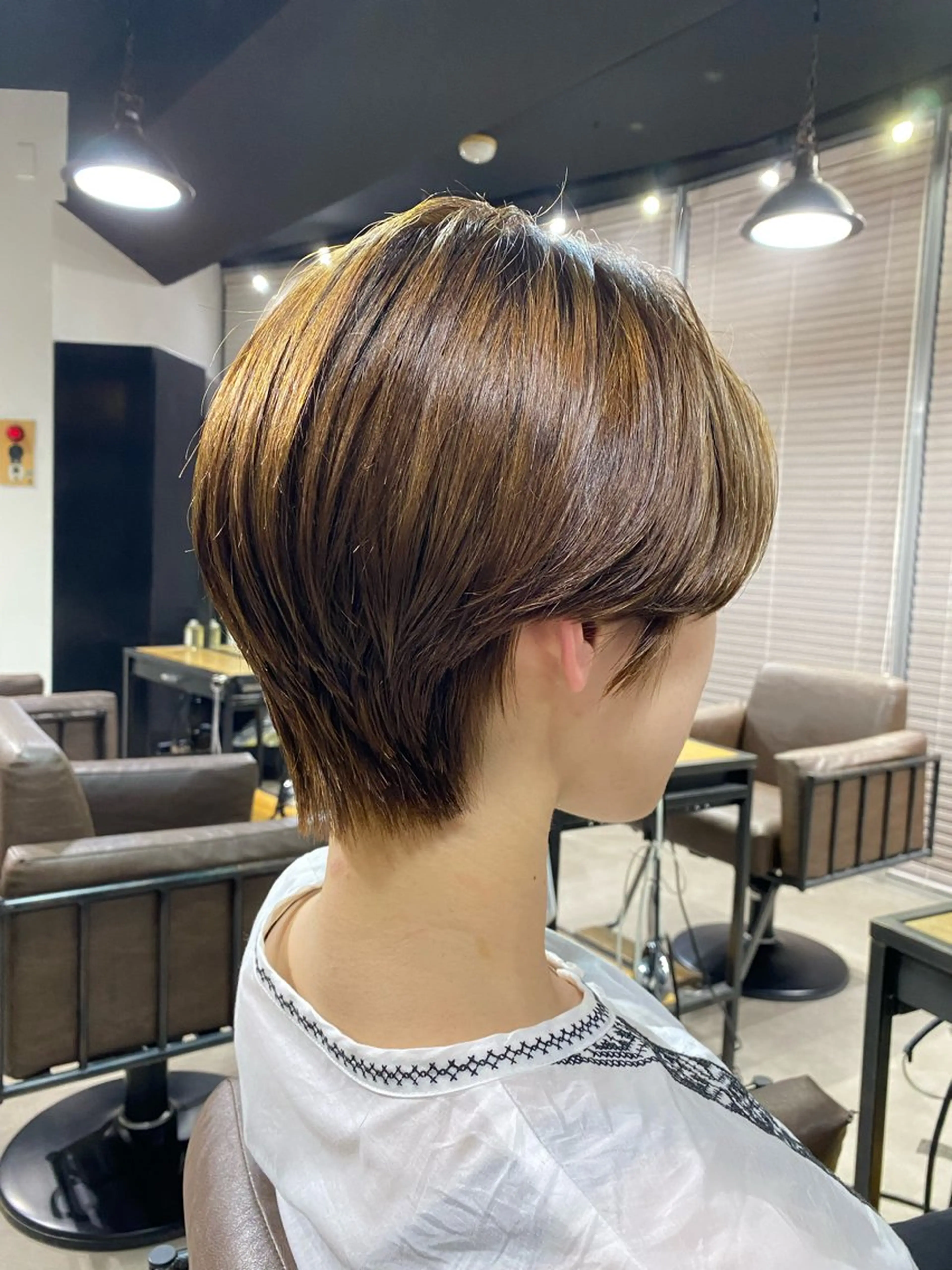 ショート ハンサムショート ショートヘア 山影✨バレイヤージュ ハイライト✨メンズ◎のヘアスタイル